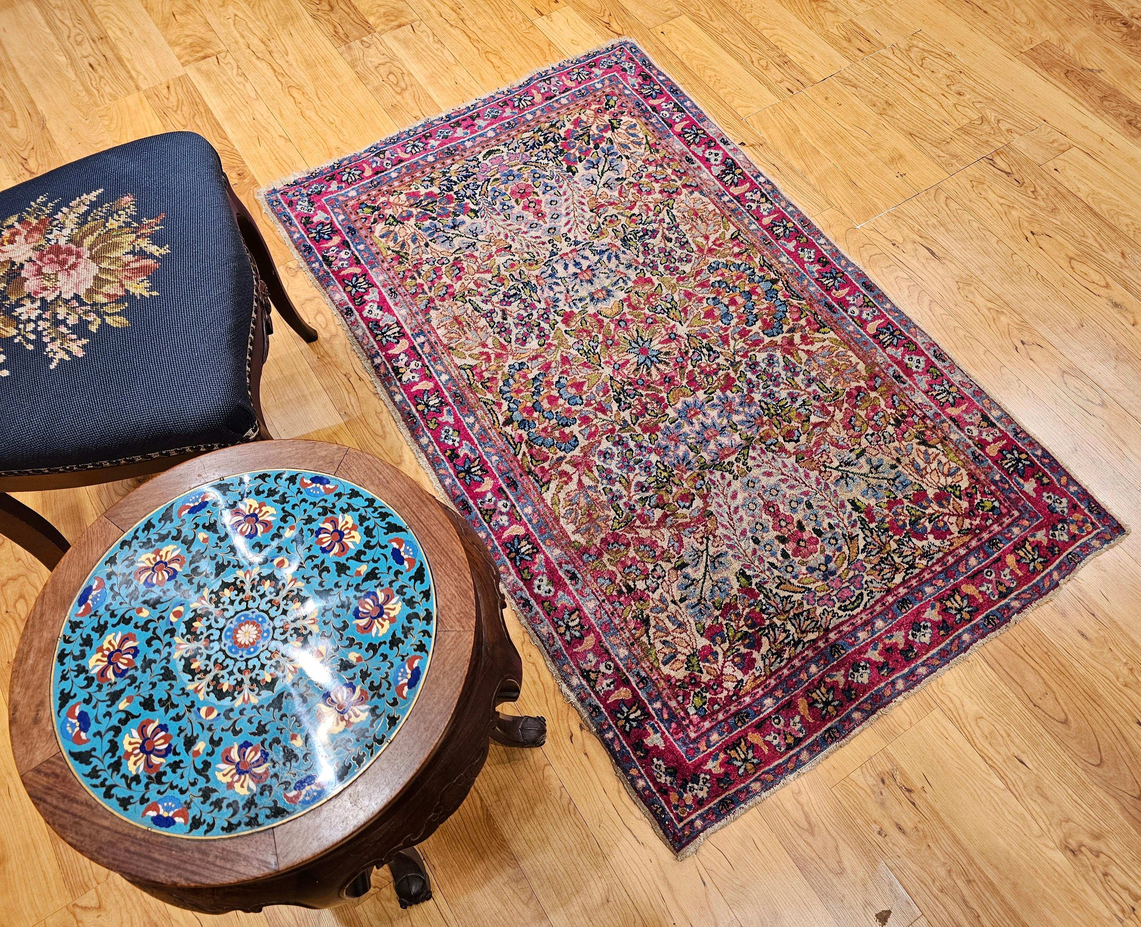 Kerman Lavar persan du 19ème siècle, motif floral sur toute sa surface en vente 6