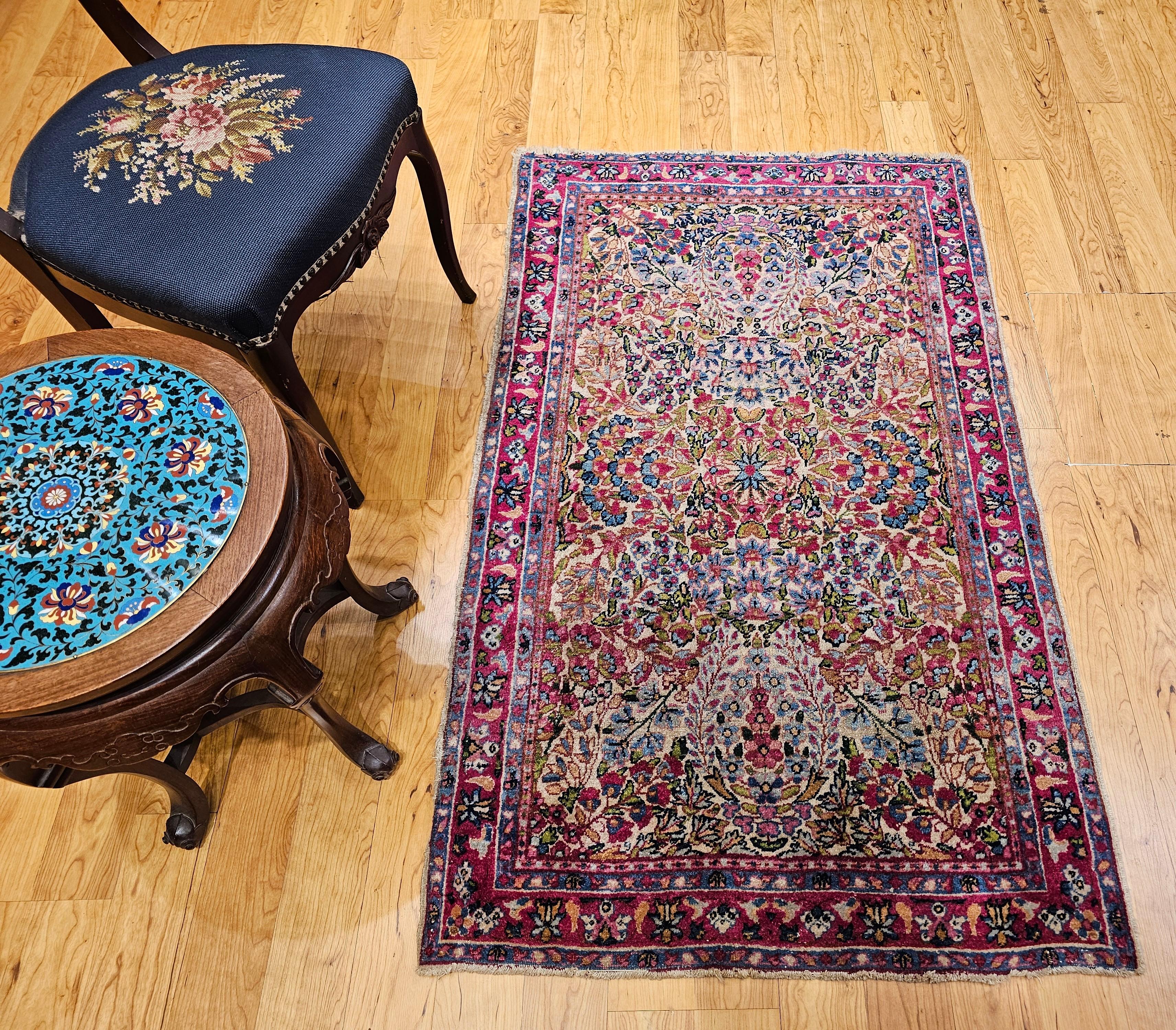 Kerman Lavar persan du 19ème siècle, motif floral sur toute sa surface en vente 7