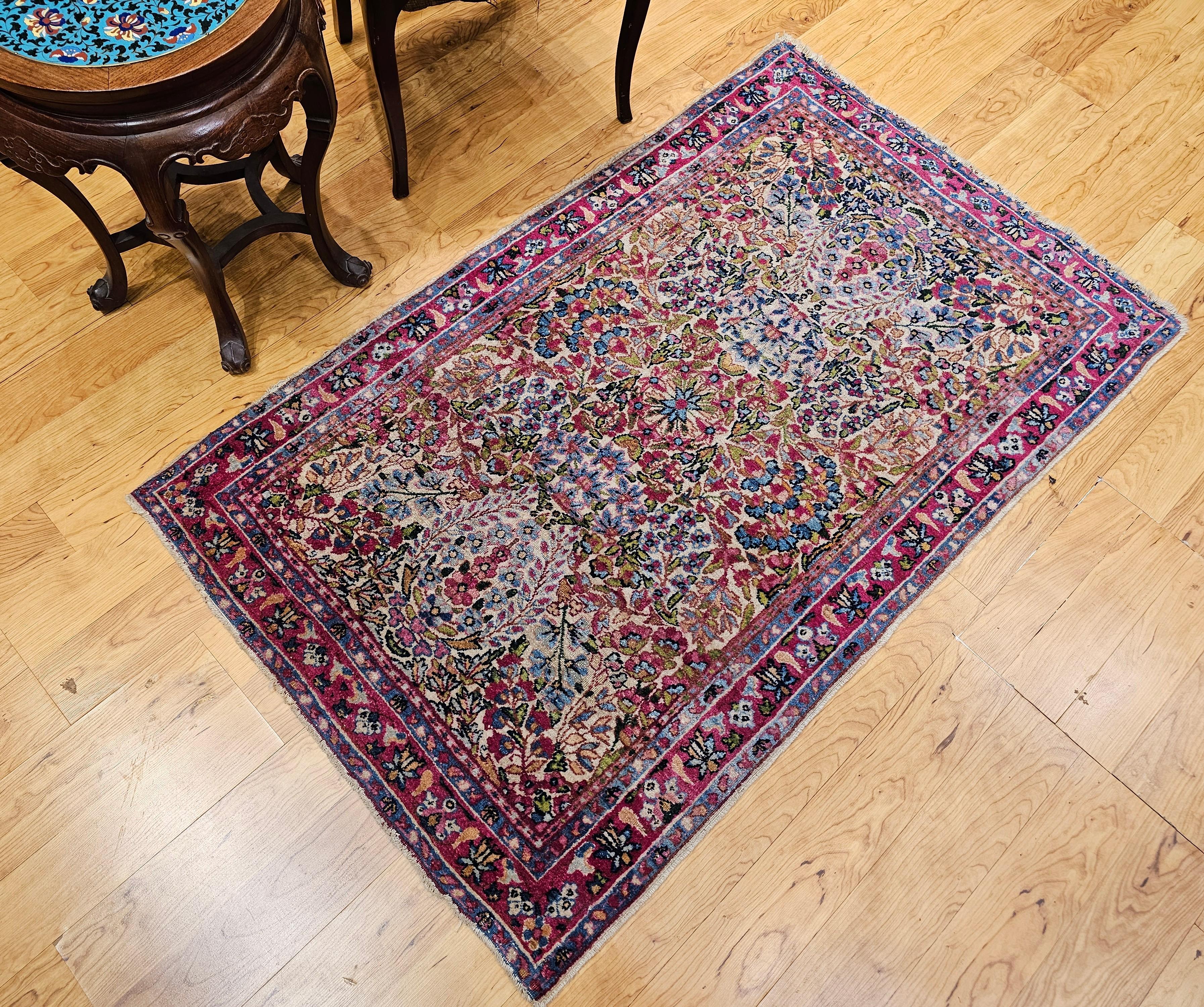 Kerman Lavar persan du 19ème siècle, motif floral sur toute sa surface en vente 8