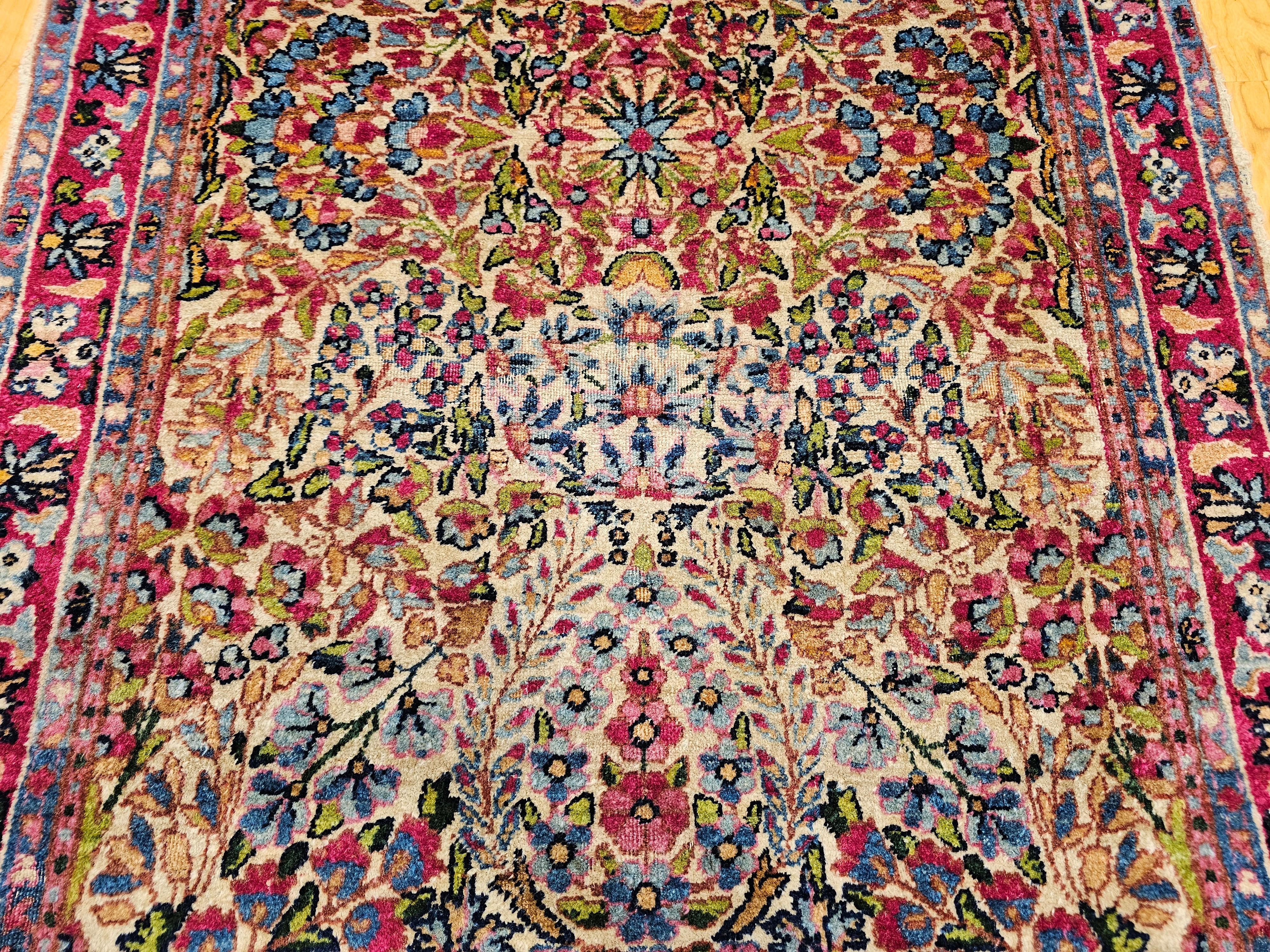 Noué à la main Kerman Lavar persan du 19ème siècle, motif floral sur toute sa surface en vente