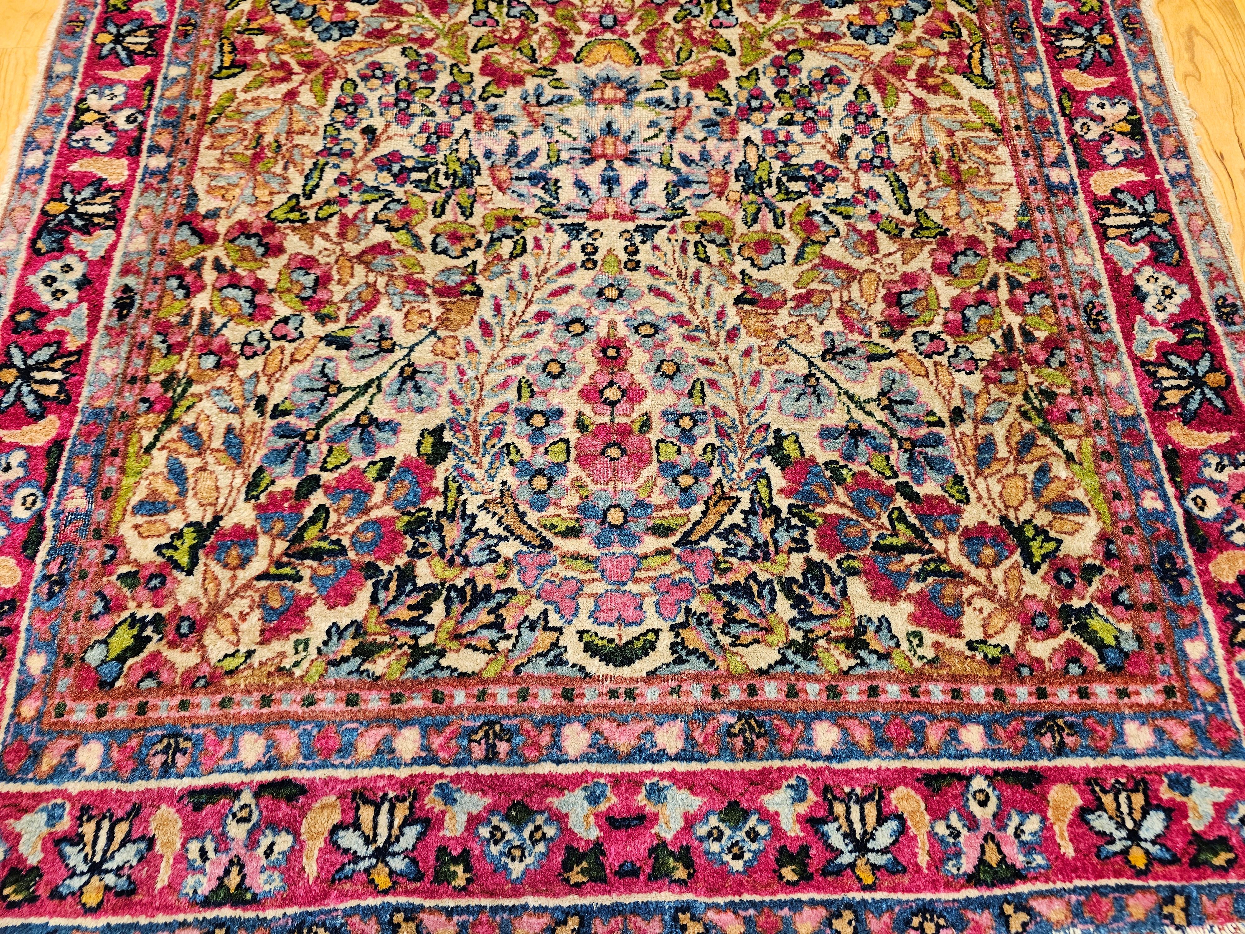 Kerman Lavar persan du 19ème siècle, motif floral sur toute sa surface Bon état - En vente à Barrington, IL
