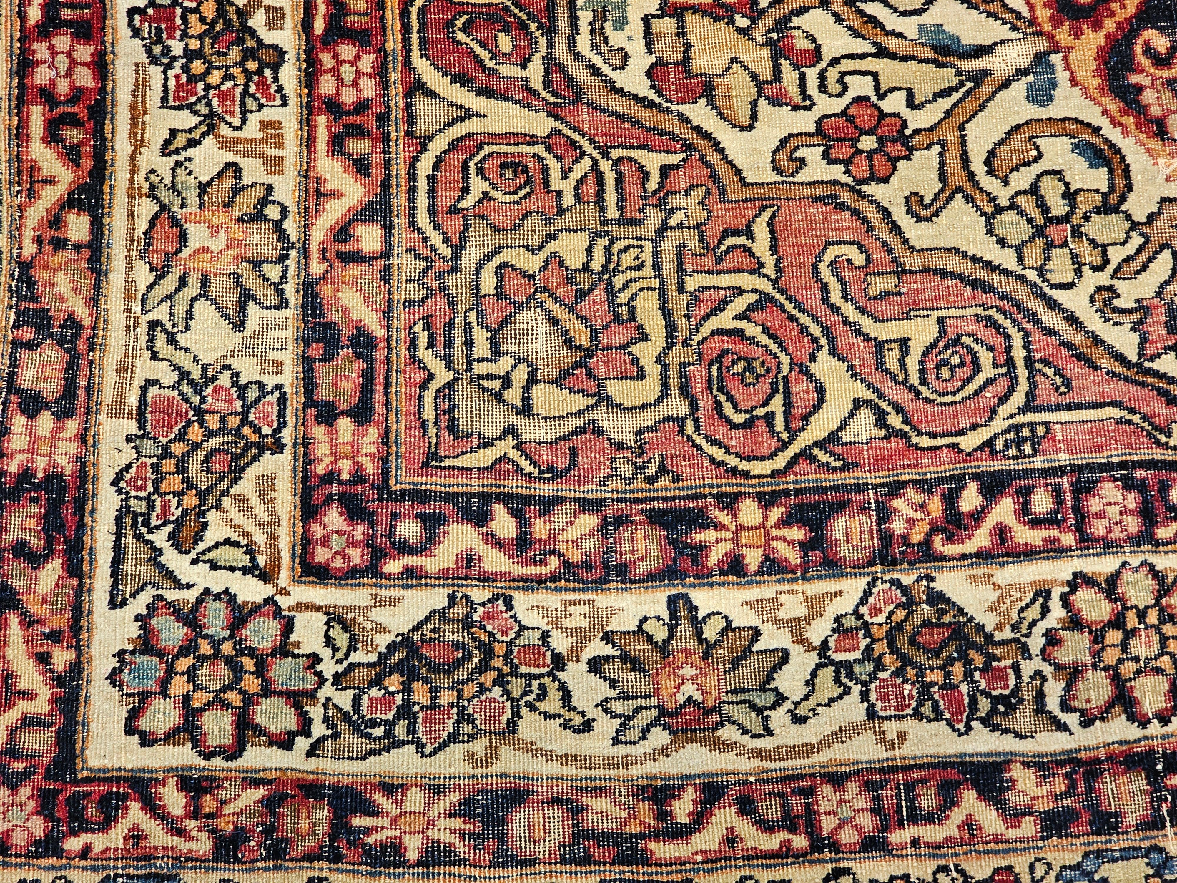 Kerman Lavar du 19ème siècle à motif floral en ivoire, rouge, bleu marine, jaune en vente 3