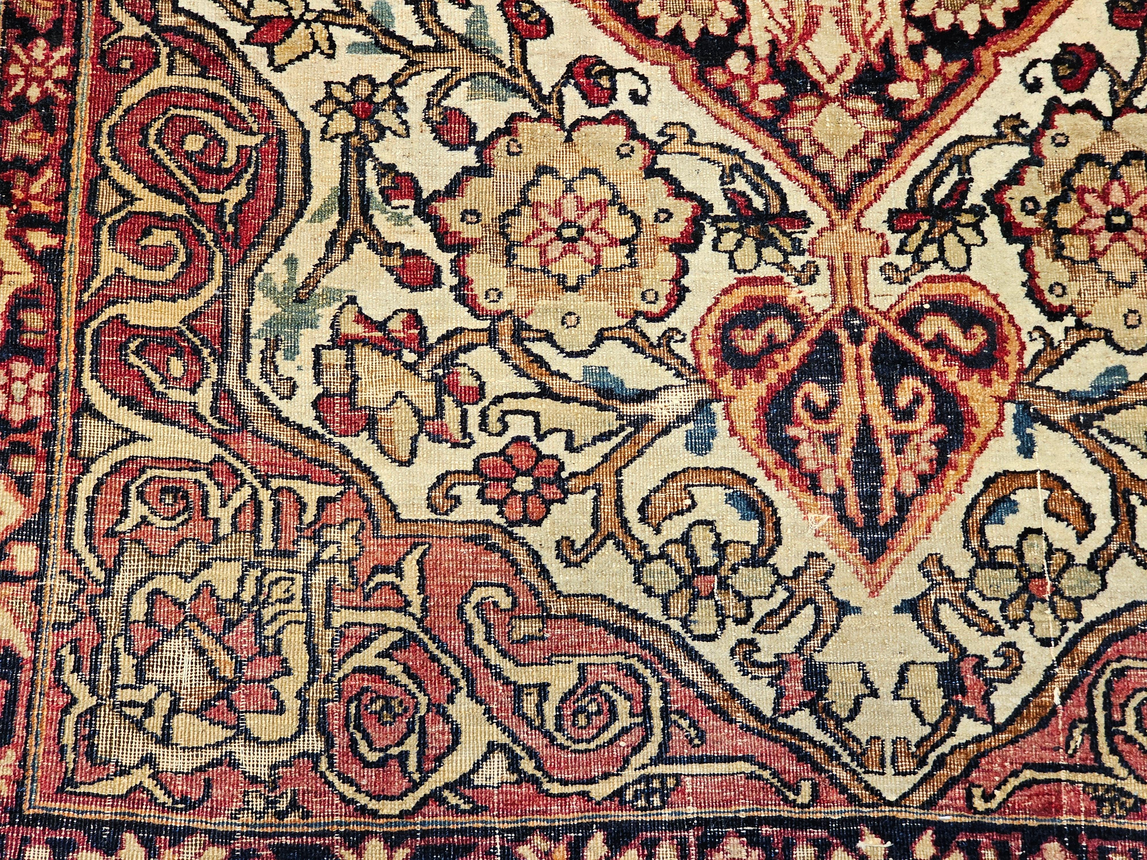 Kerman Lavar du 19ème siècle à motif floral en ivoire, rouge, bleu marine, jaune en vente 4