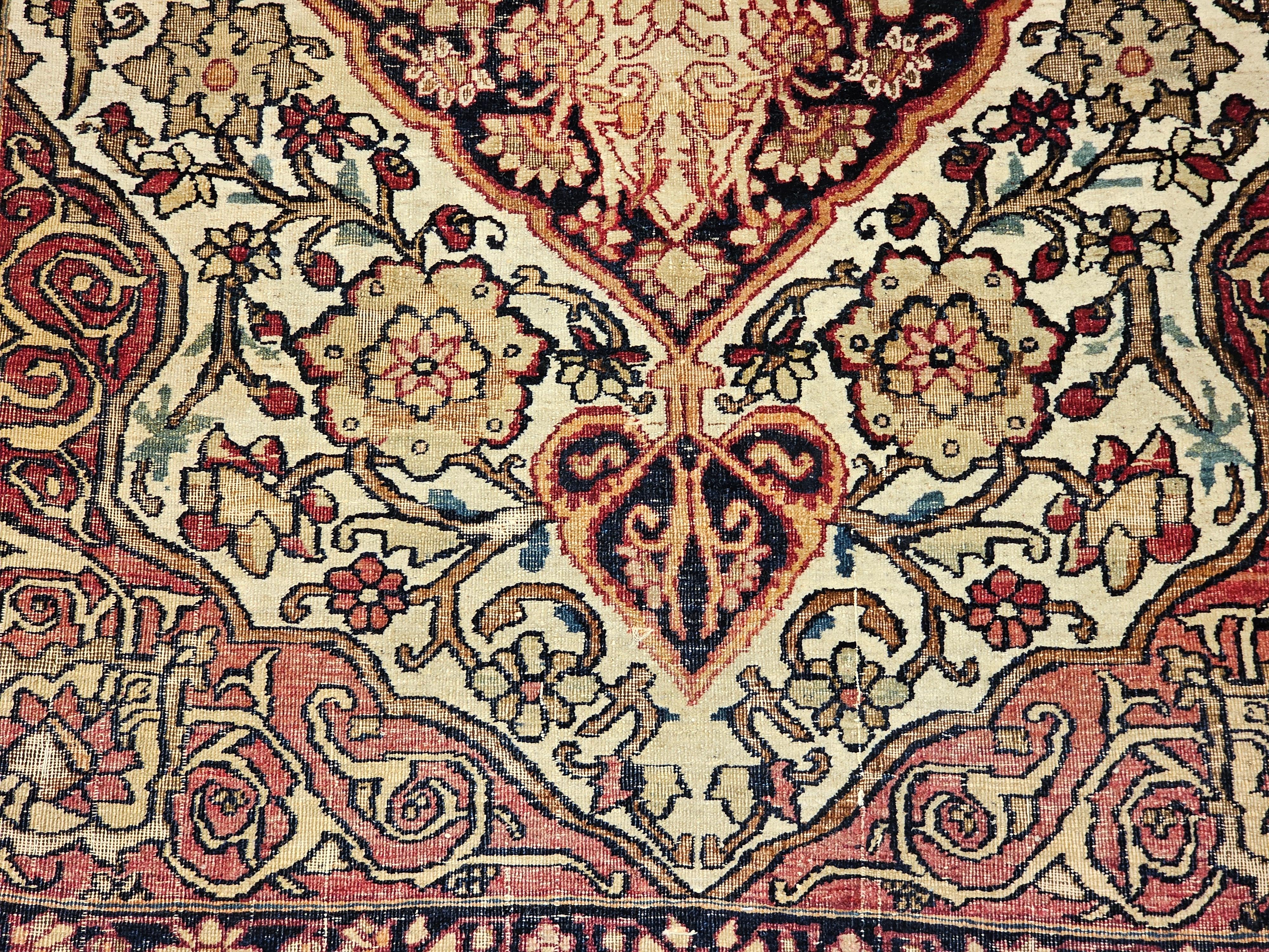 Kerman Lavar du 19ème siècle à motif floral en ivoire, rouge, bleu marine, jaune en vente 5