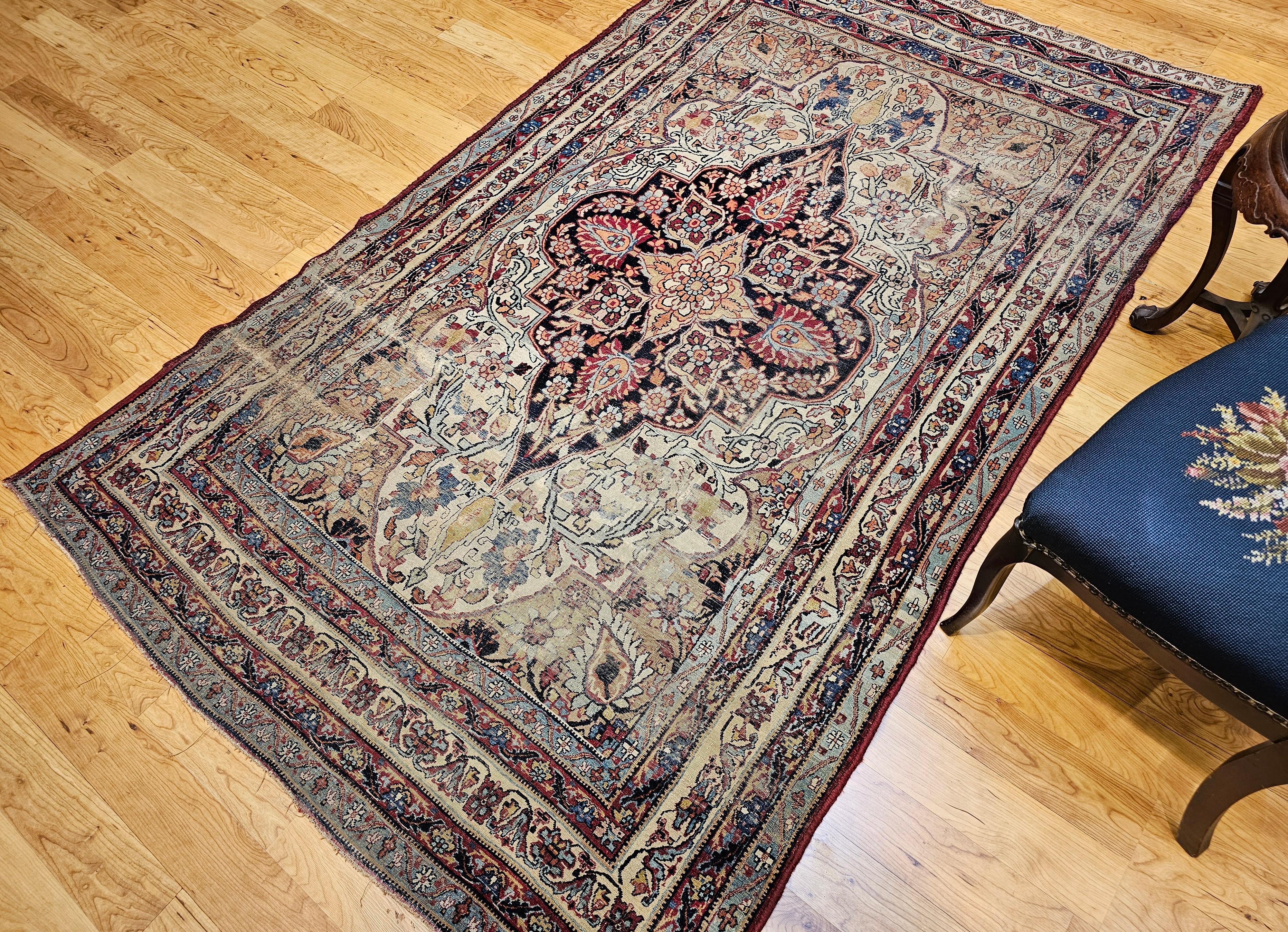 Persischer Kerman Lavar des 19. Jahrhunderts mit Blumenmuster in Elfenbein, Rot, Marine und Gelb im Angebot 8