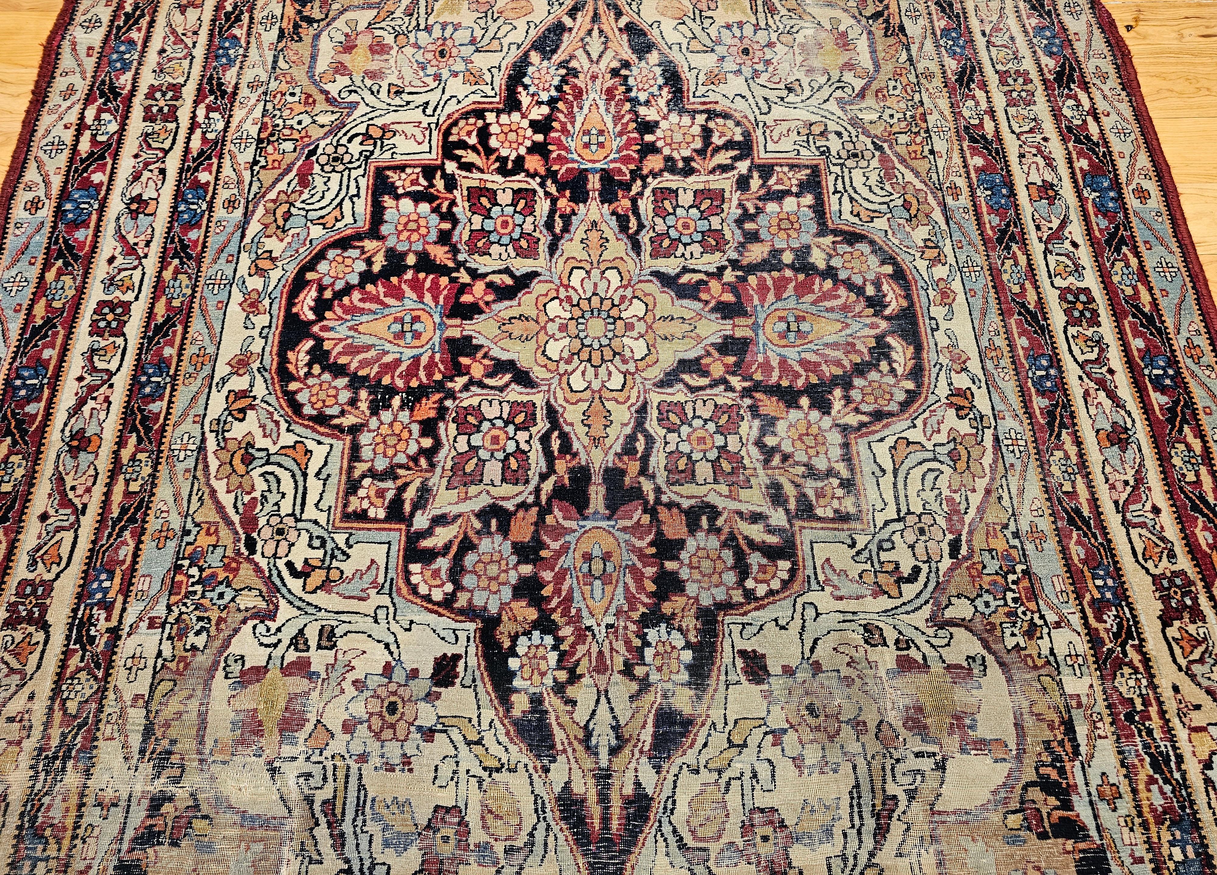 Persischer Kerman Lavar des 19. Jahrhunderts mit Blumenmuster in Elfenbein, Rot, Marine und Gelb im Zustand „Gut“ im Angebot in Barrington, IL