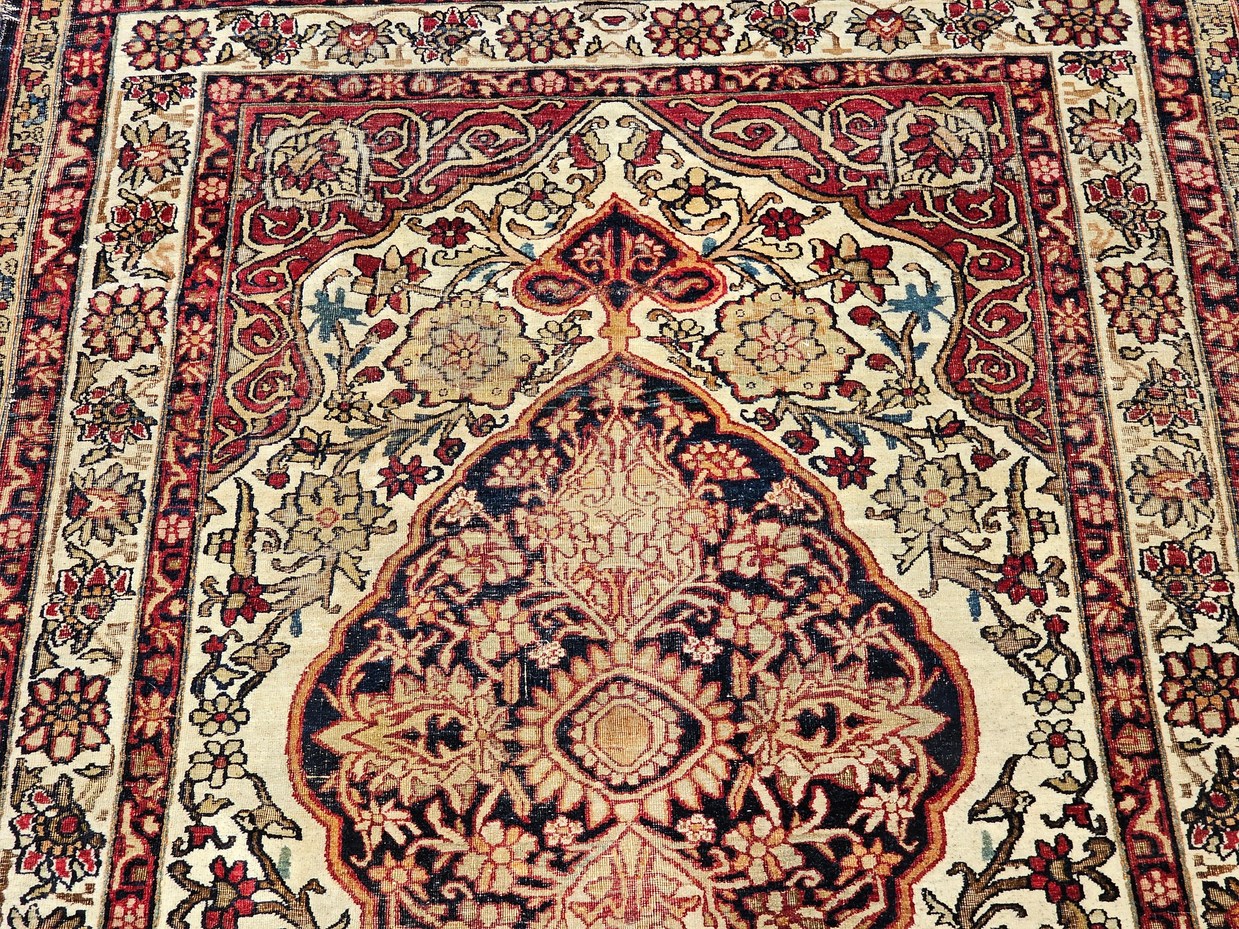 Kerman Lavar du 19ème siècle à motif floral en ivoire, rouge, bleu marine, jaune en vente 2