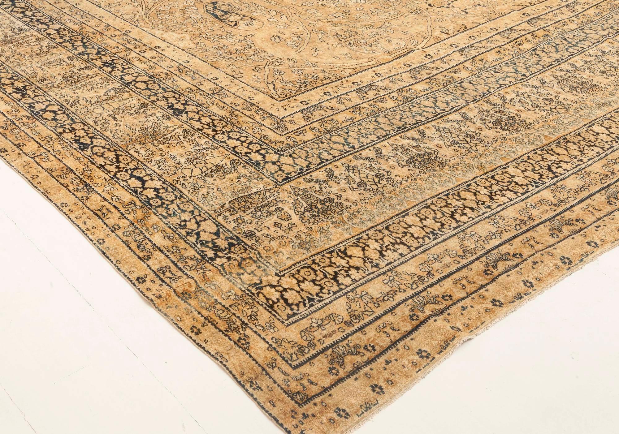 Authentique tapis persan Kirman du 19ème siècle fait à la main en vente 1