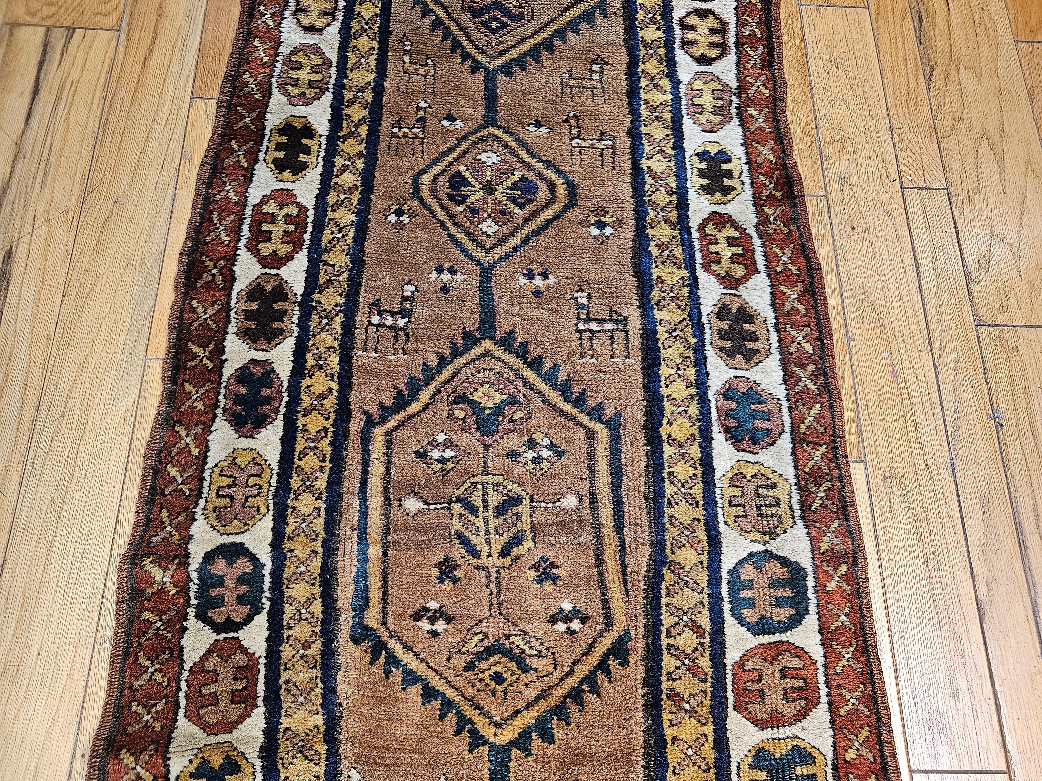 Tintura vegetale Runner in pelo di cammello curdo persiano del XIX secolo in vendita