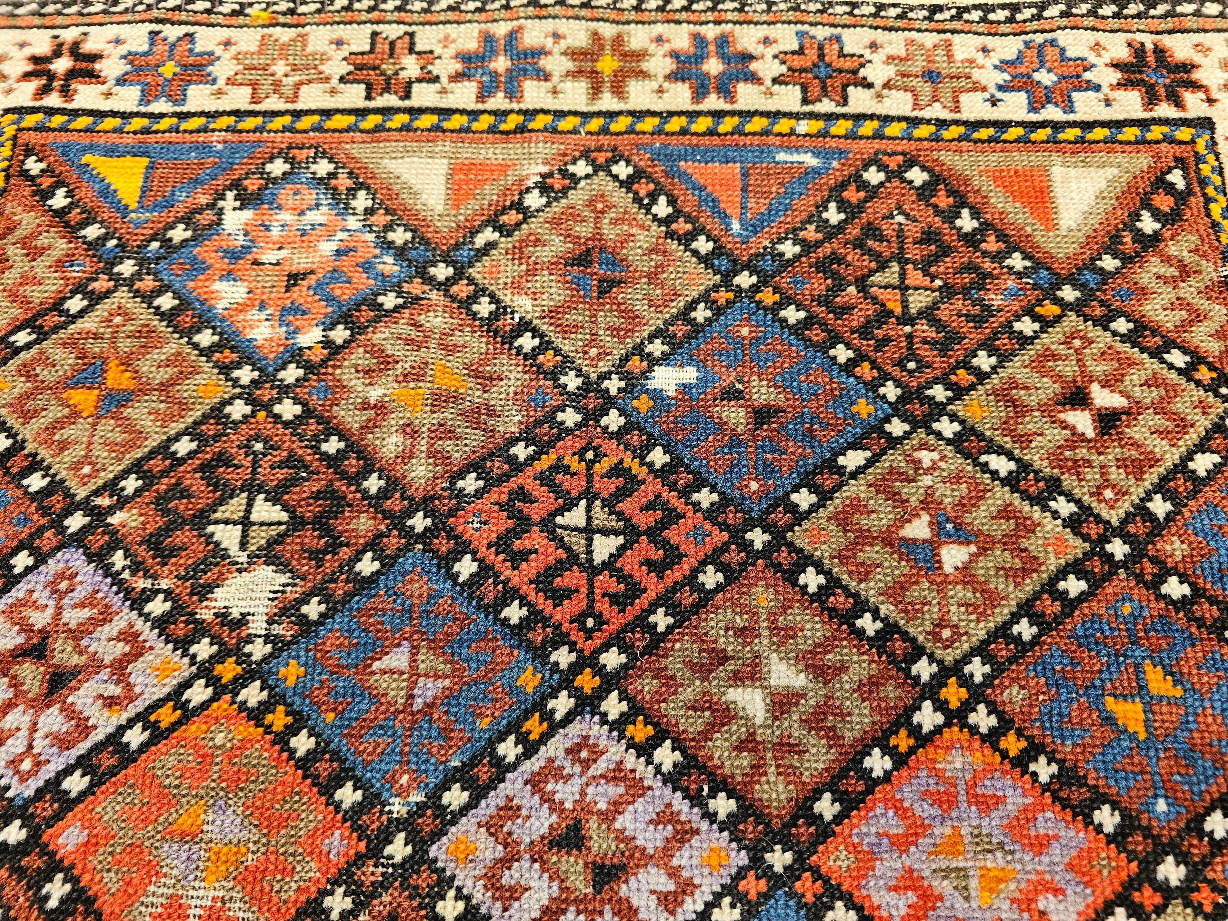 Persische Kurdische Stammeskunst-Taschentasche des 19. Jahrhunderts mit mehrfarbigem, geometrischem Design im Angebot 5