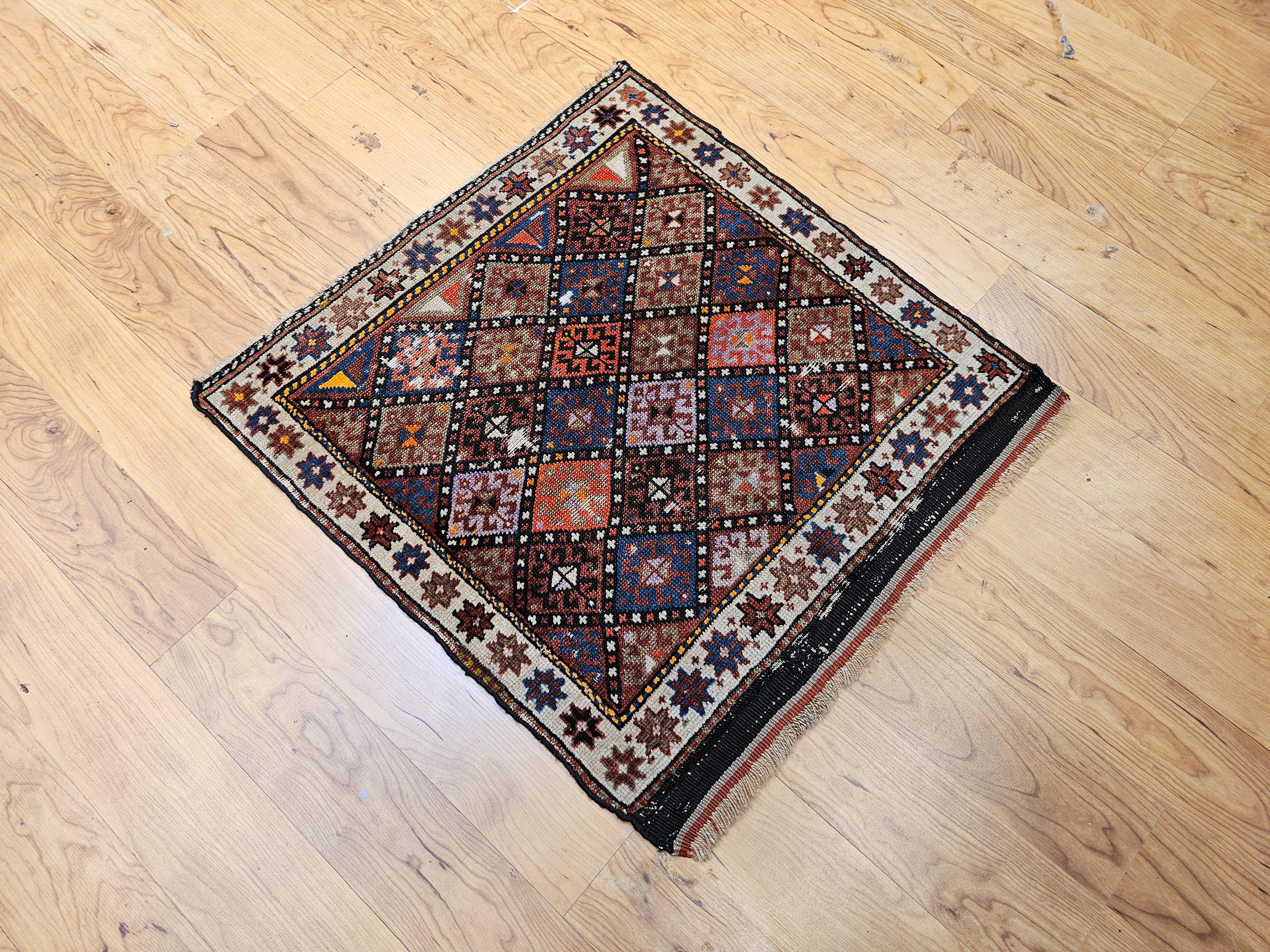 Persische Kurdische Stammeskunst-Taschentasche des 19. Jahrhunderts mit mehrfarbigem, geometrischem Design im Angebot 8