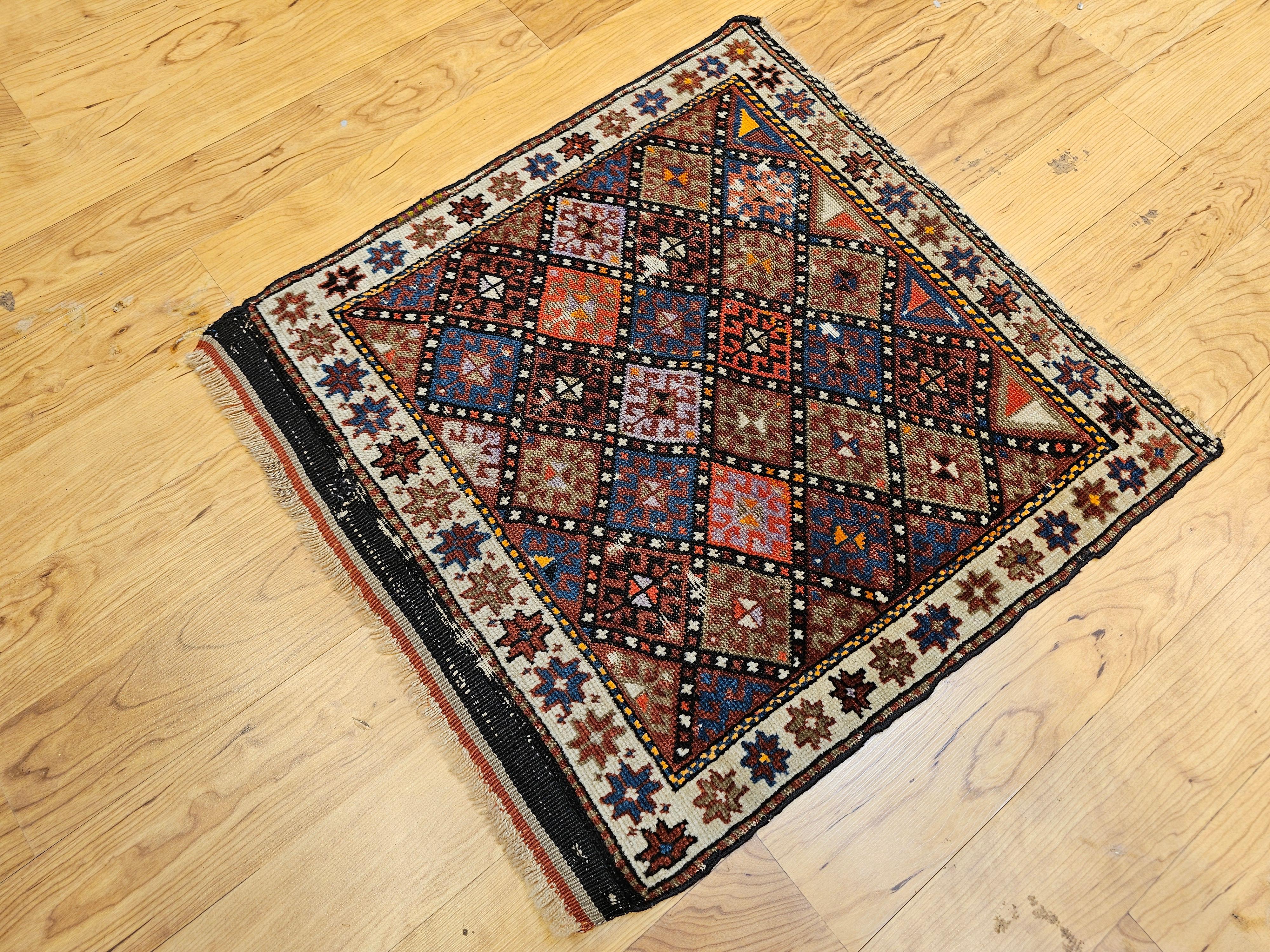 Persische Kurdische Stammeskunst-Taschentasche des 19. Jahrhunderts mit mehrfarbigem, geometrischem Design im Angebot 10