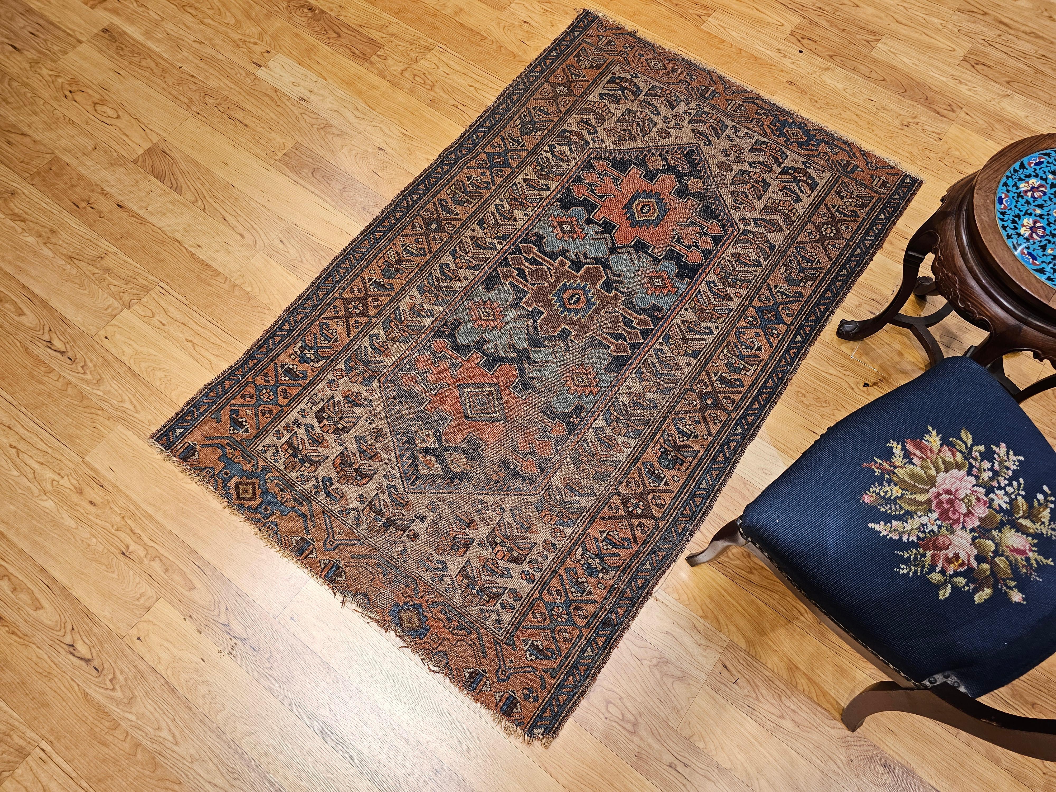 Persischer Malayer-Teppich des 19. Jahrhunderts mit geometrischem Muster in Türkis, Elfenbein und Brown im Angebot 10