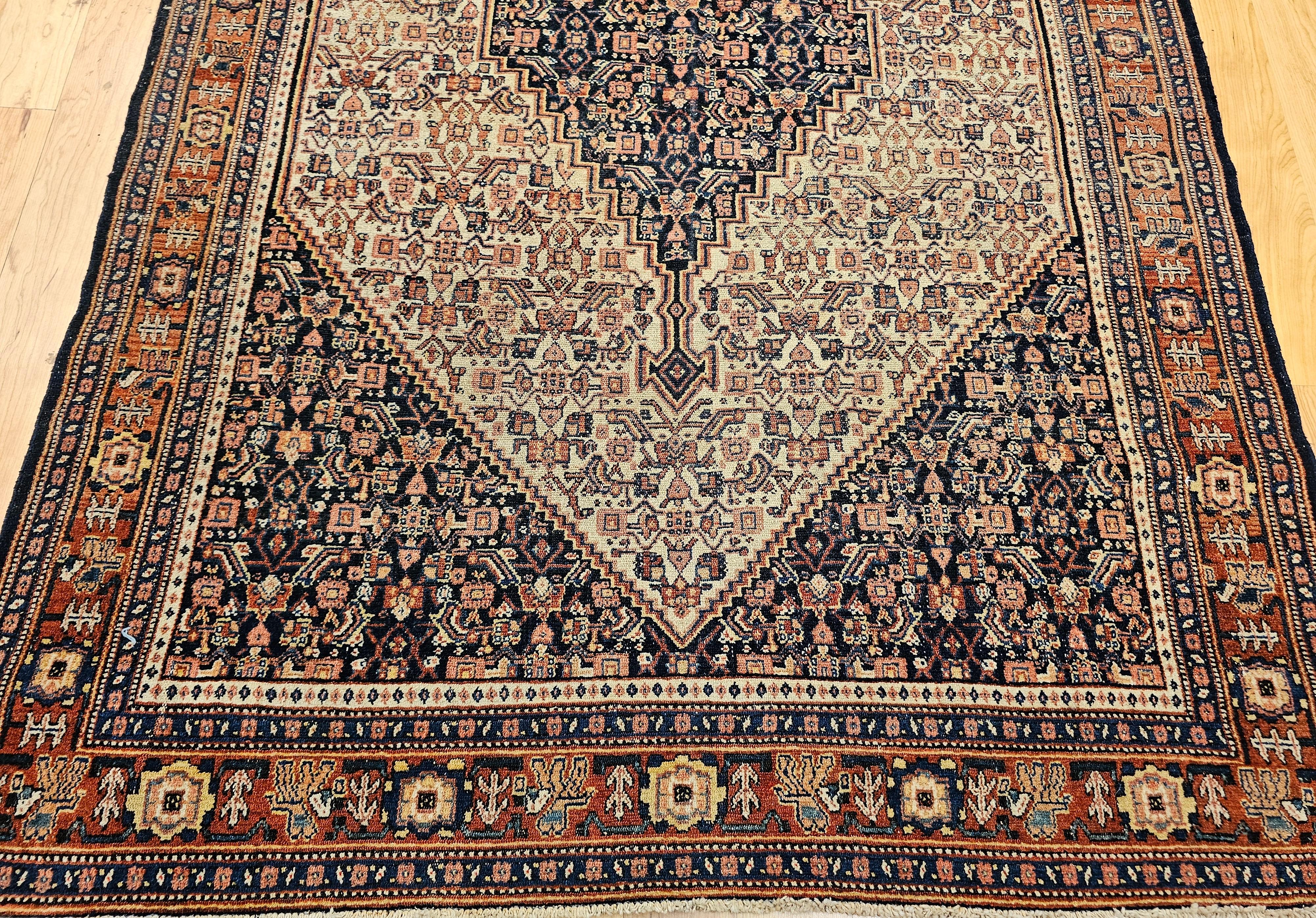 Persischer Senneh-Teppich des 19. Jahrhunderts mit geometrischem Muster in Elfenbein, Marineblau, Rost (Wolle) im Angebot