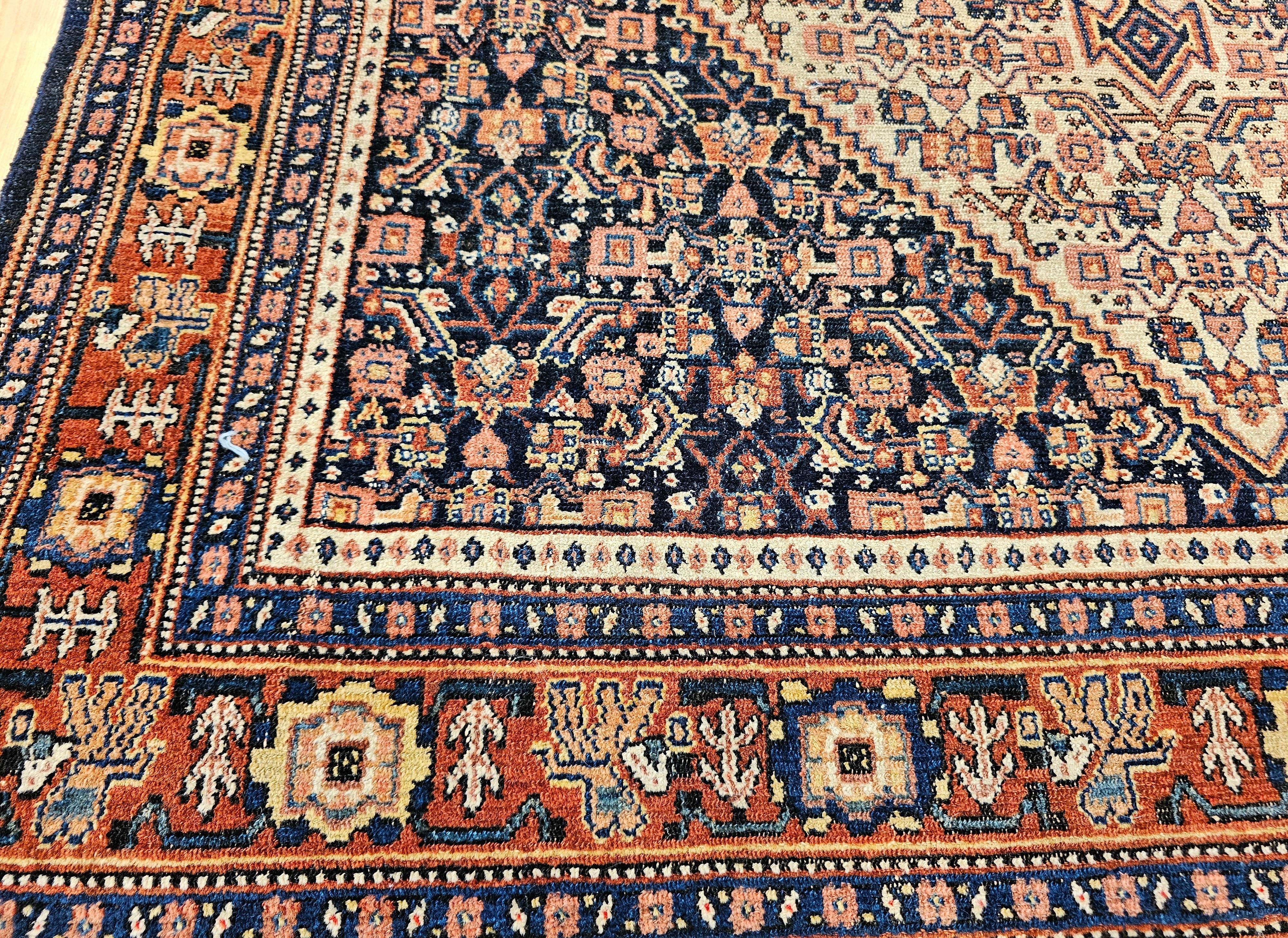 Persischer Senneh-Teppich des 19. Jahrhunderts mit geometrischem Muster in Elfenbein, Marineblau, Rost im Angebot 1