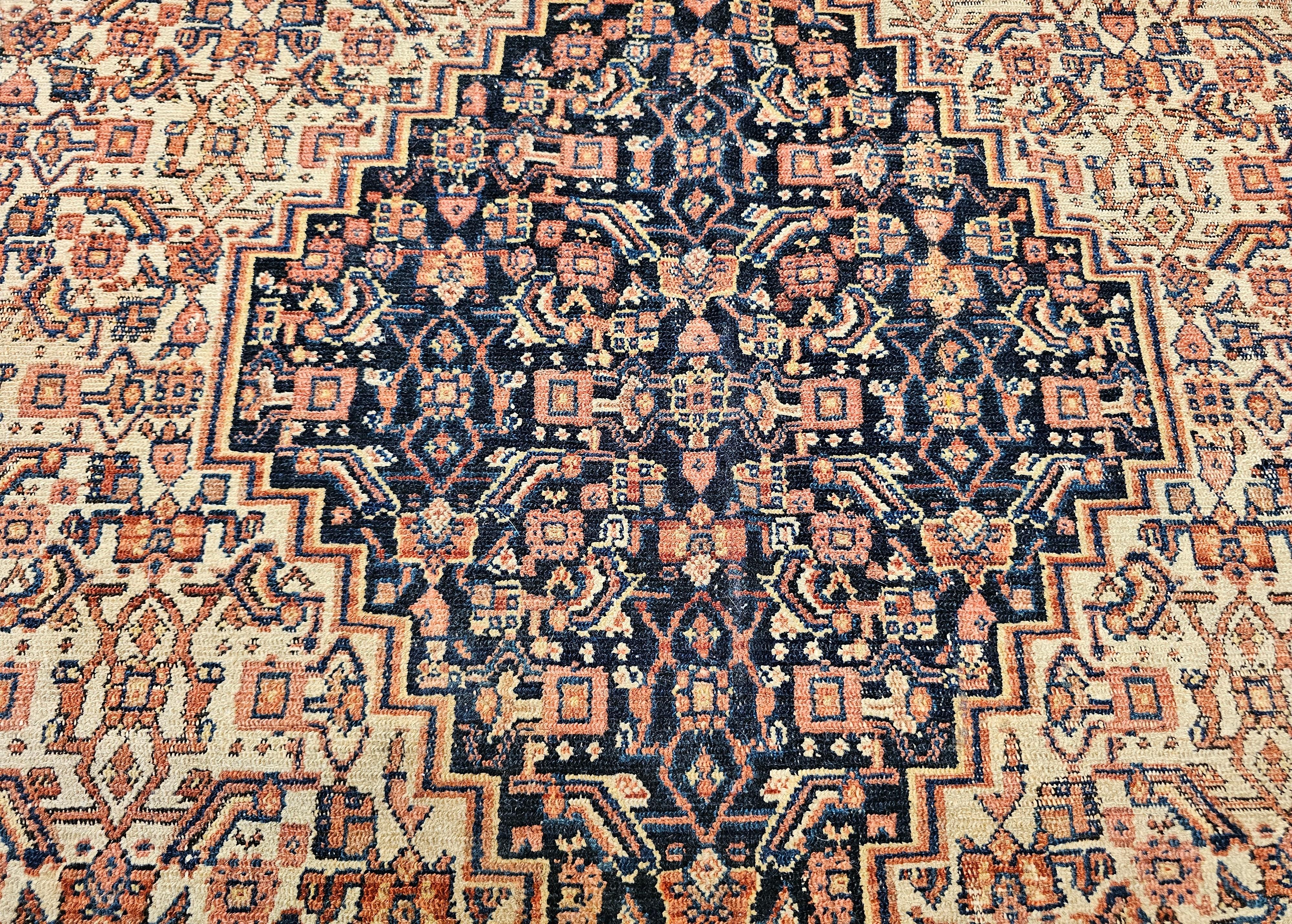Persischer Senneh-Teppich des 19. Jahrhunderts mit geometrischem Muster in Elfenbein, Marineblau, Rost im Angebot 4