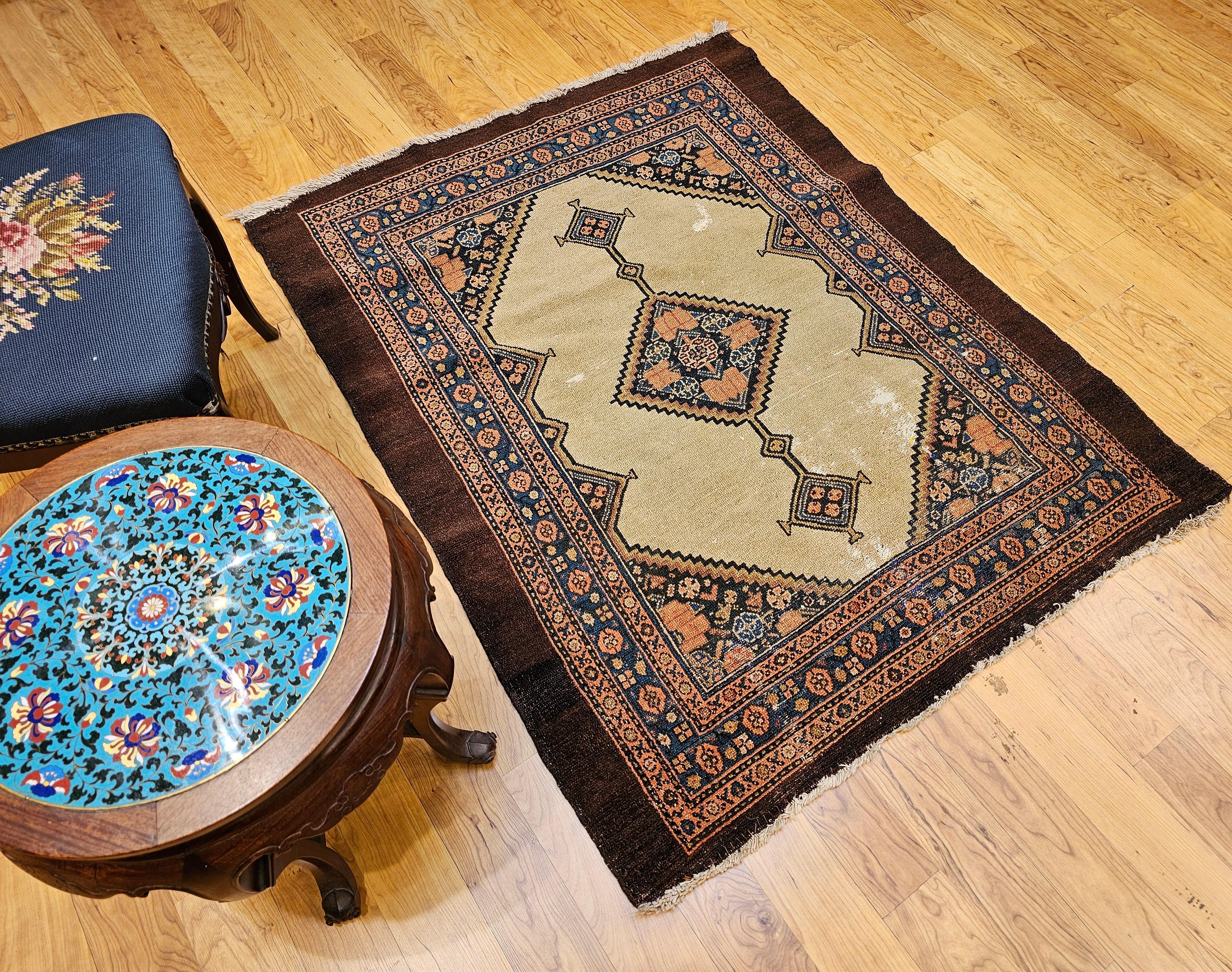 19th-Century Persian Serab Camelhair Near Square Size Area Rug im Angebot 4