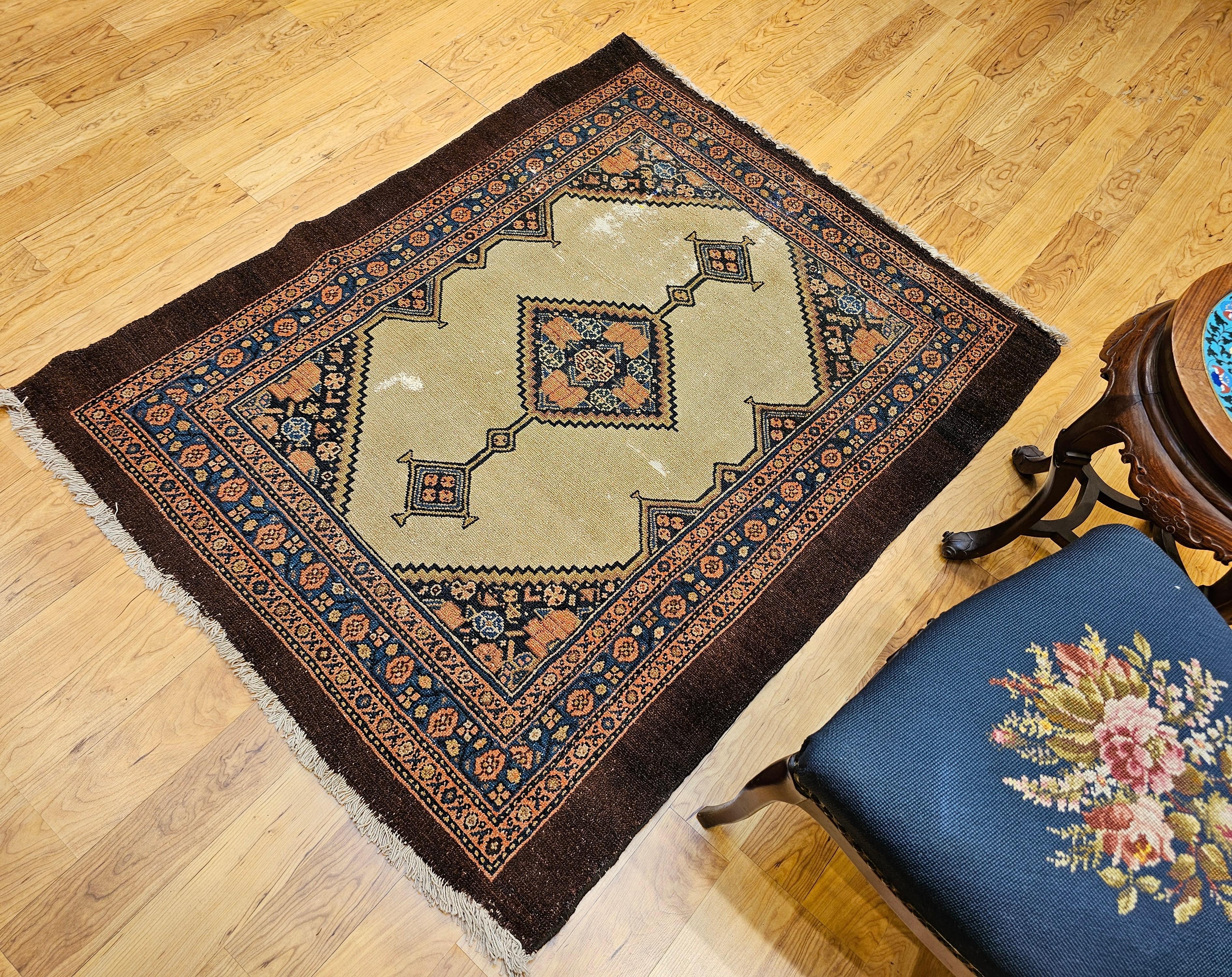 19th-Century Persian Serab Camelhair Near Square Size Area Rug im Angebot 10