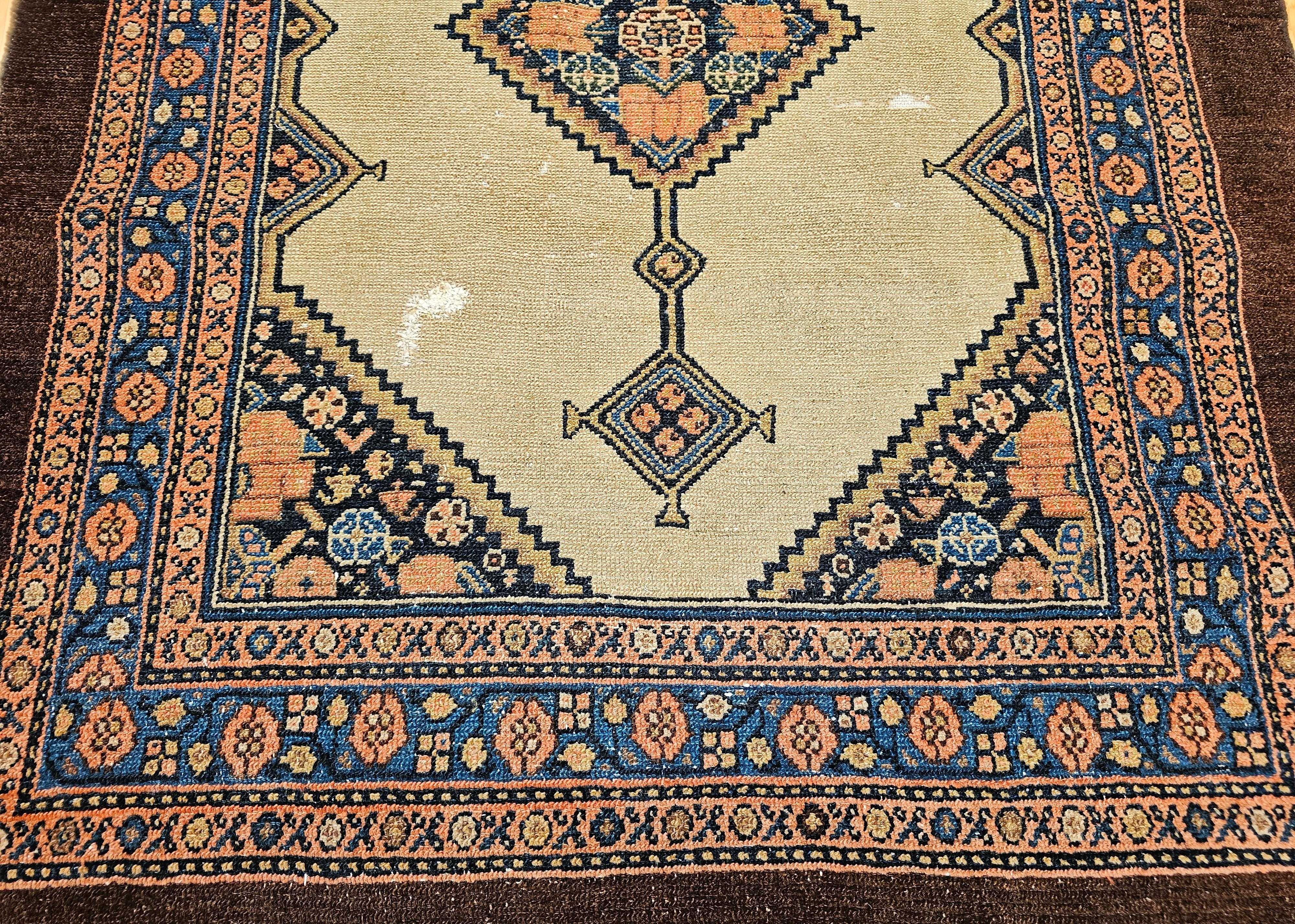 19th-Century Persian Serab Camelhair Near Square Size Area Rug im Zustand „Gut“ im Angebot in Barrington, IL