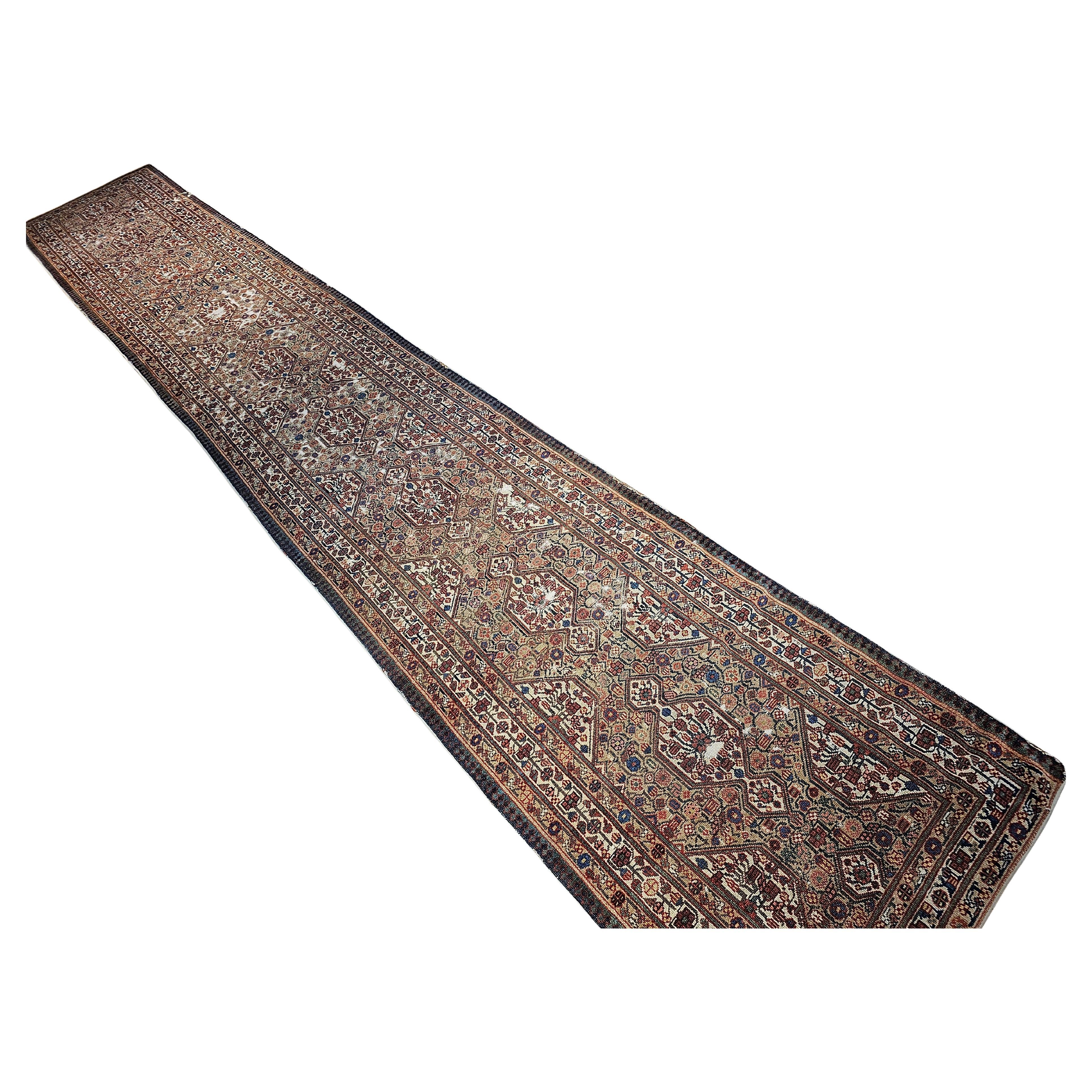 Alfombra persa de pelo de camello serab del siglo XIX