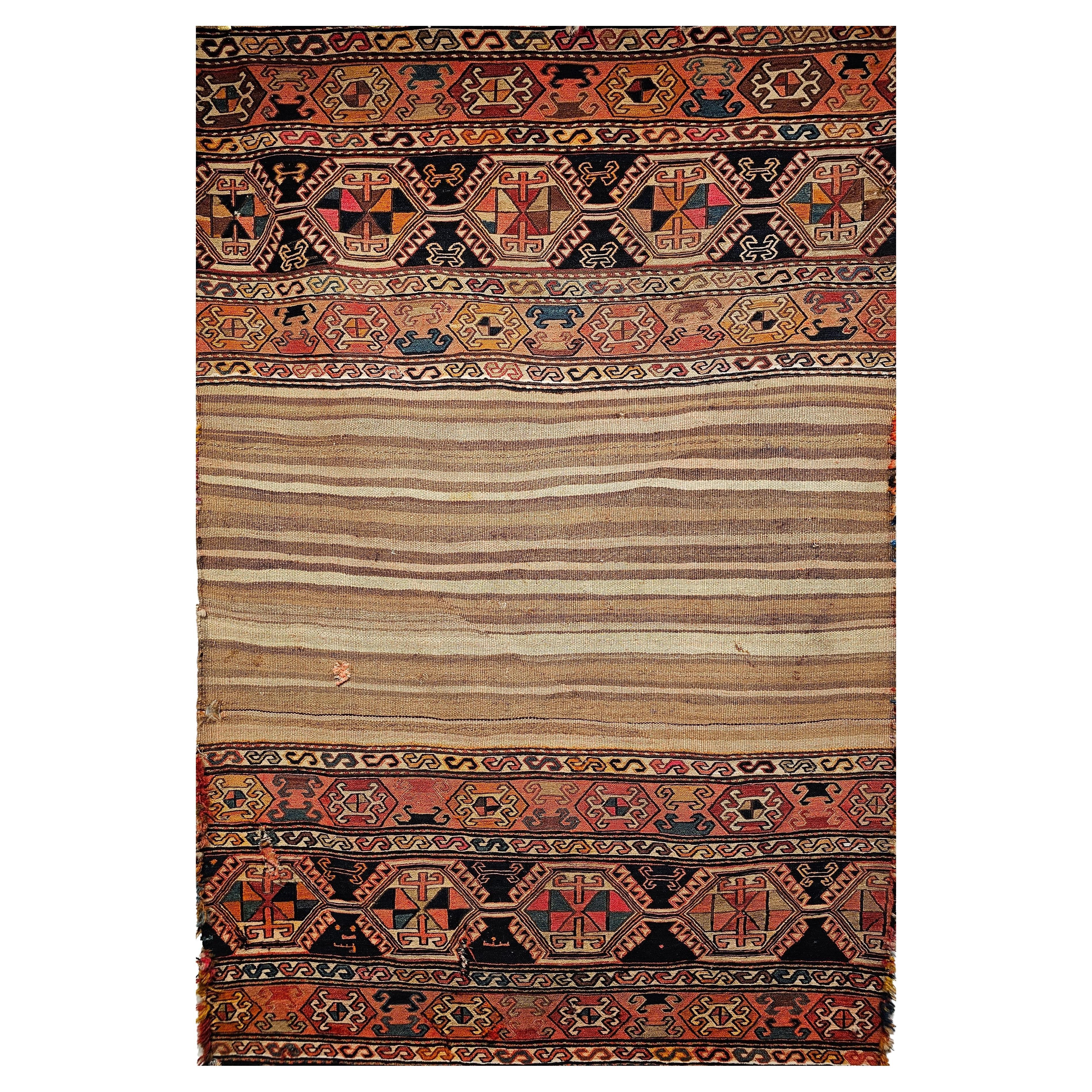 Panneau de sac de cargaison tribal persan Shahsavan Soumak du 19ème siècle