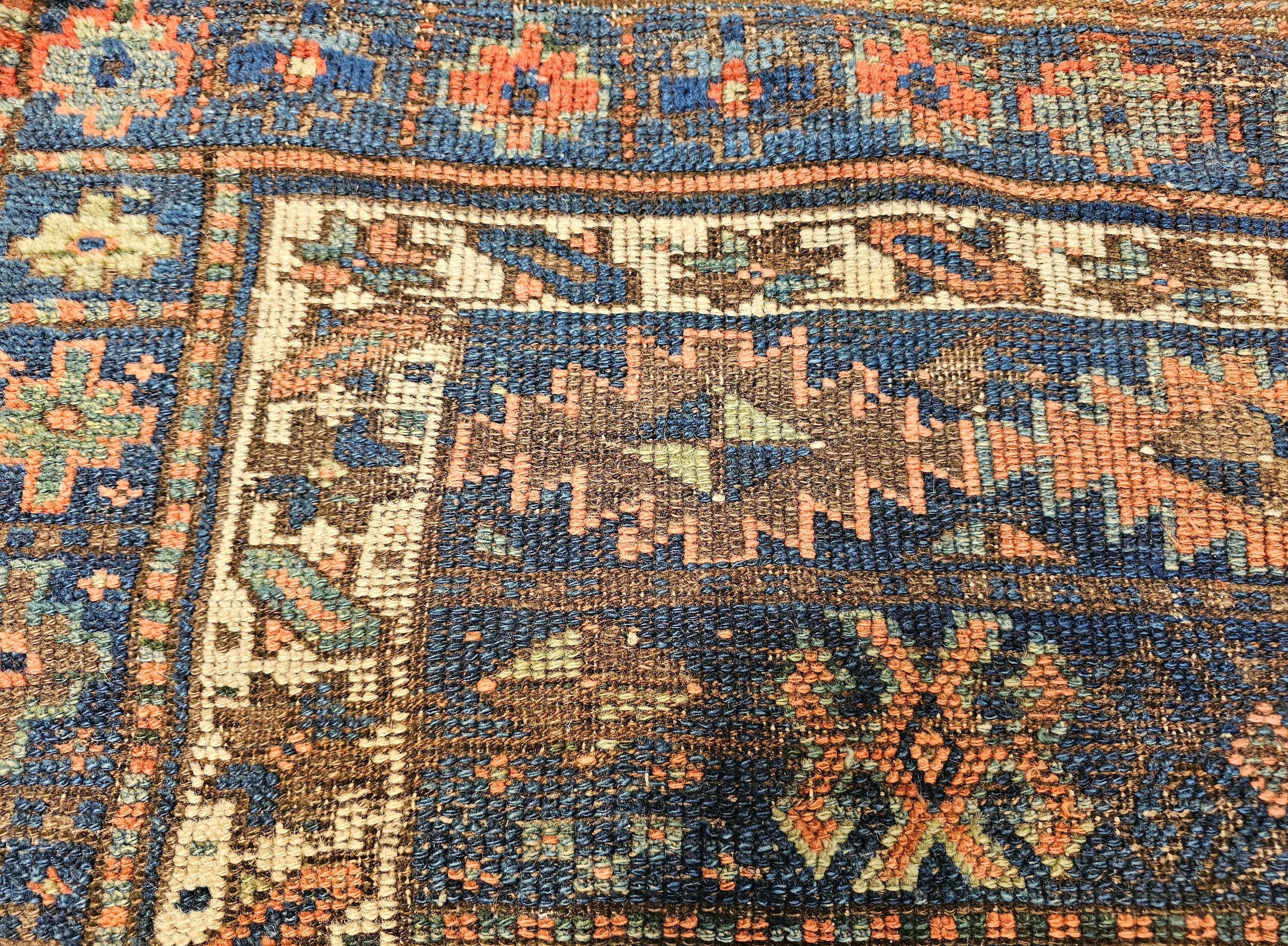 Laine Tapis tribal persan Shahsavan du XIXe siècle dans les tons marine, ivoire, vert et bleu en vente