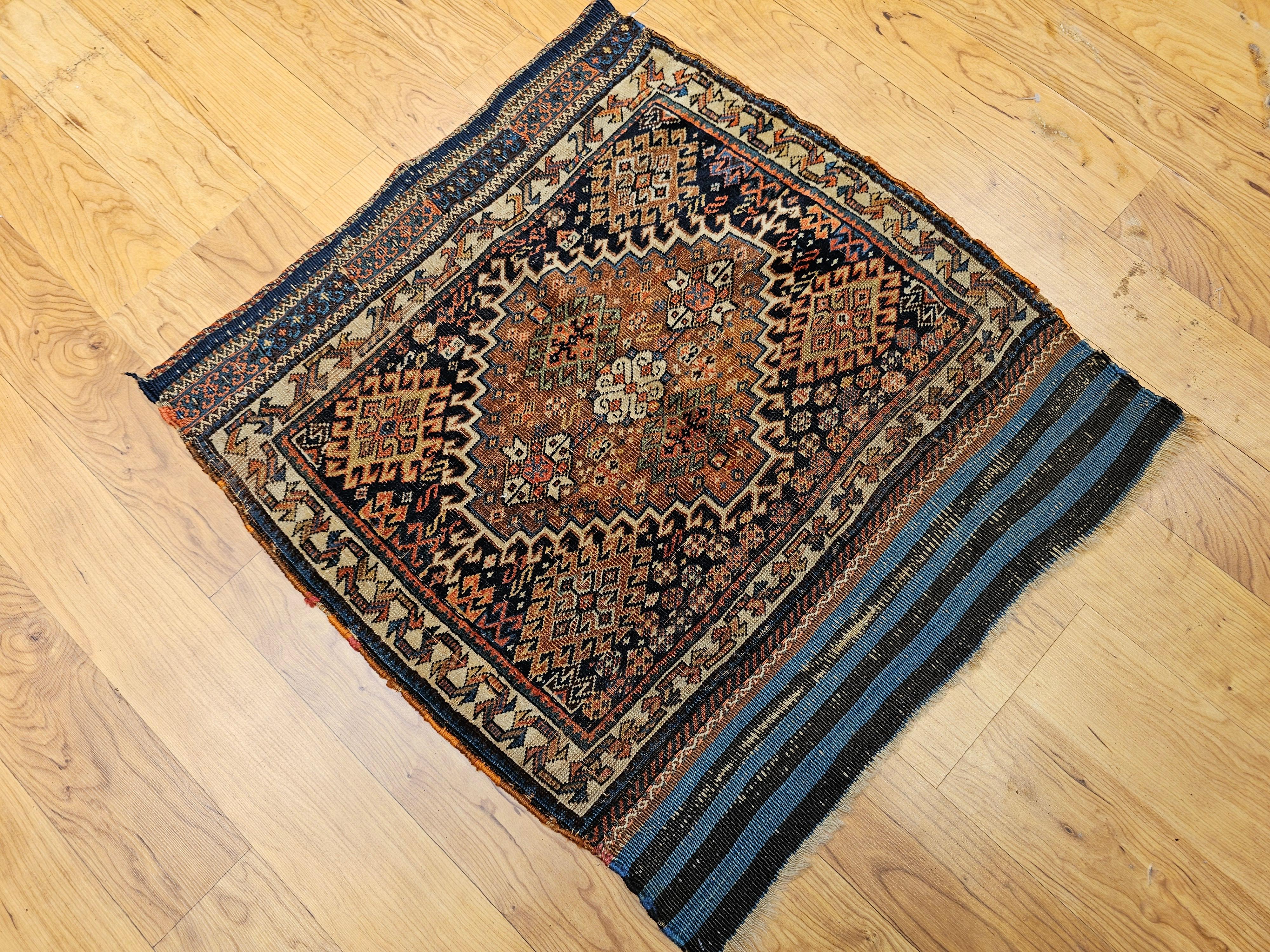 Persische Shahsavan-Stammestasche des 19. Jahrhunderts mit gewebtem Soumak-Design im Angebot 8