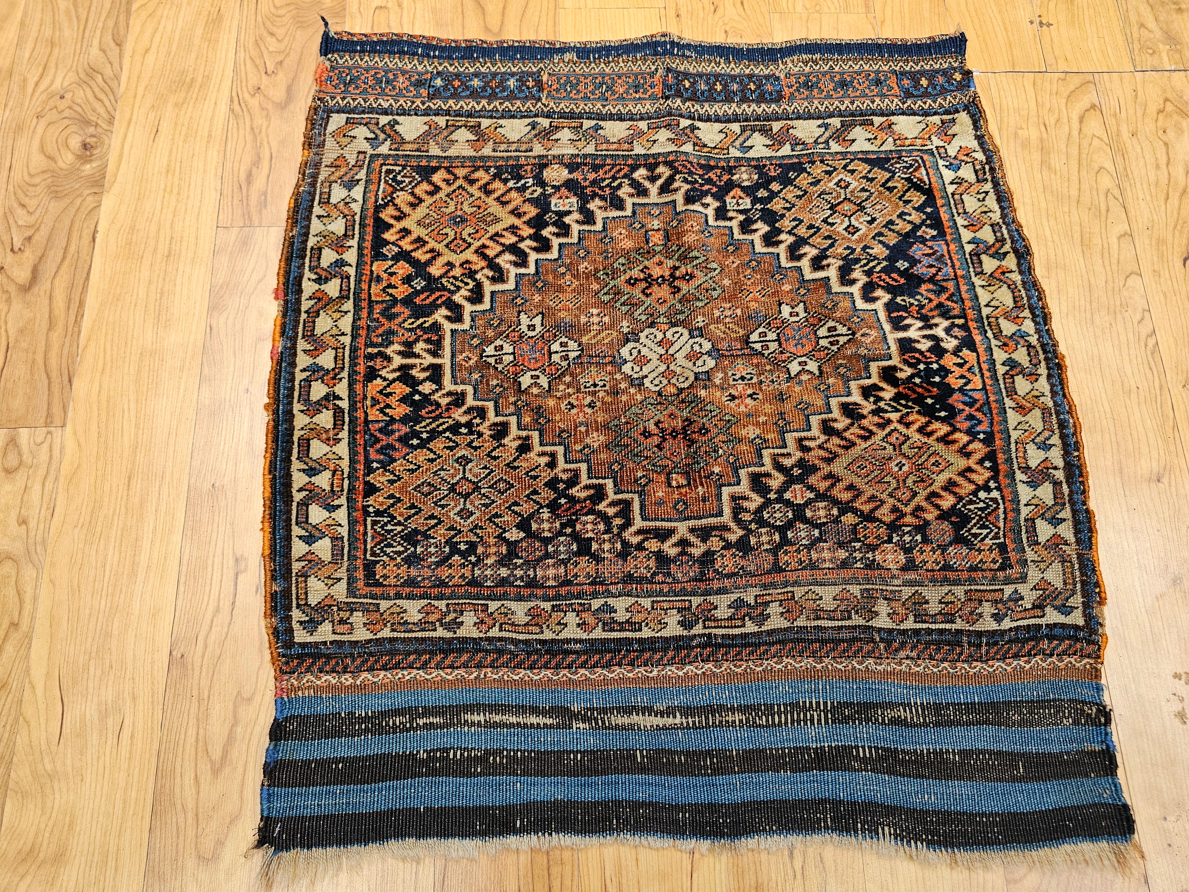 Persische Shahsavan-Stammestasche des 19. Jahrhunderts mit gewebtem Soumak-Design im Angebot 9