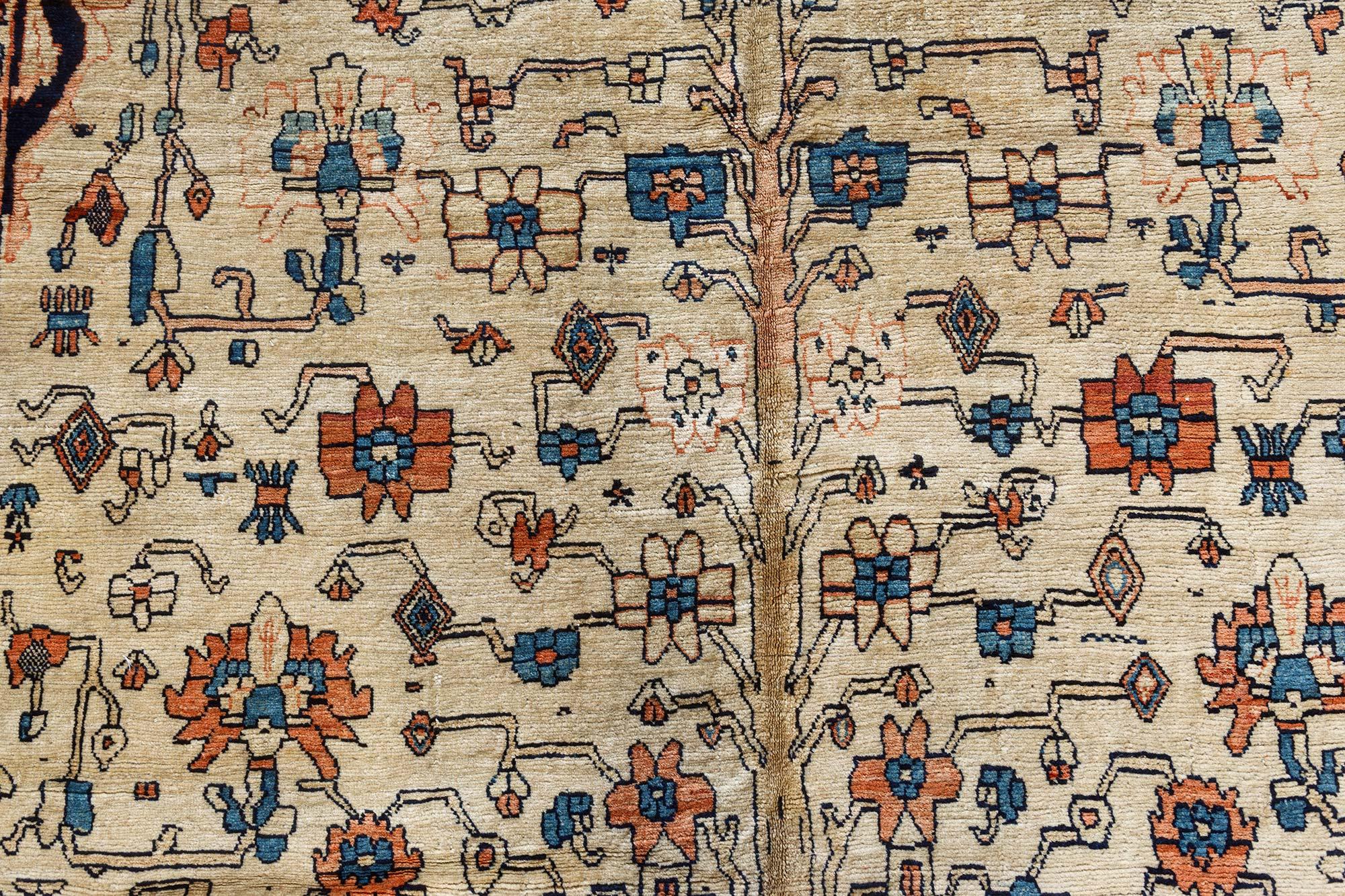 Authentischer handgewebter Wollteppich mit Blumen aus Täbris aus dem 19.
Größe: 6'7