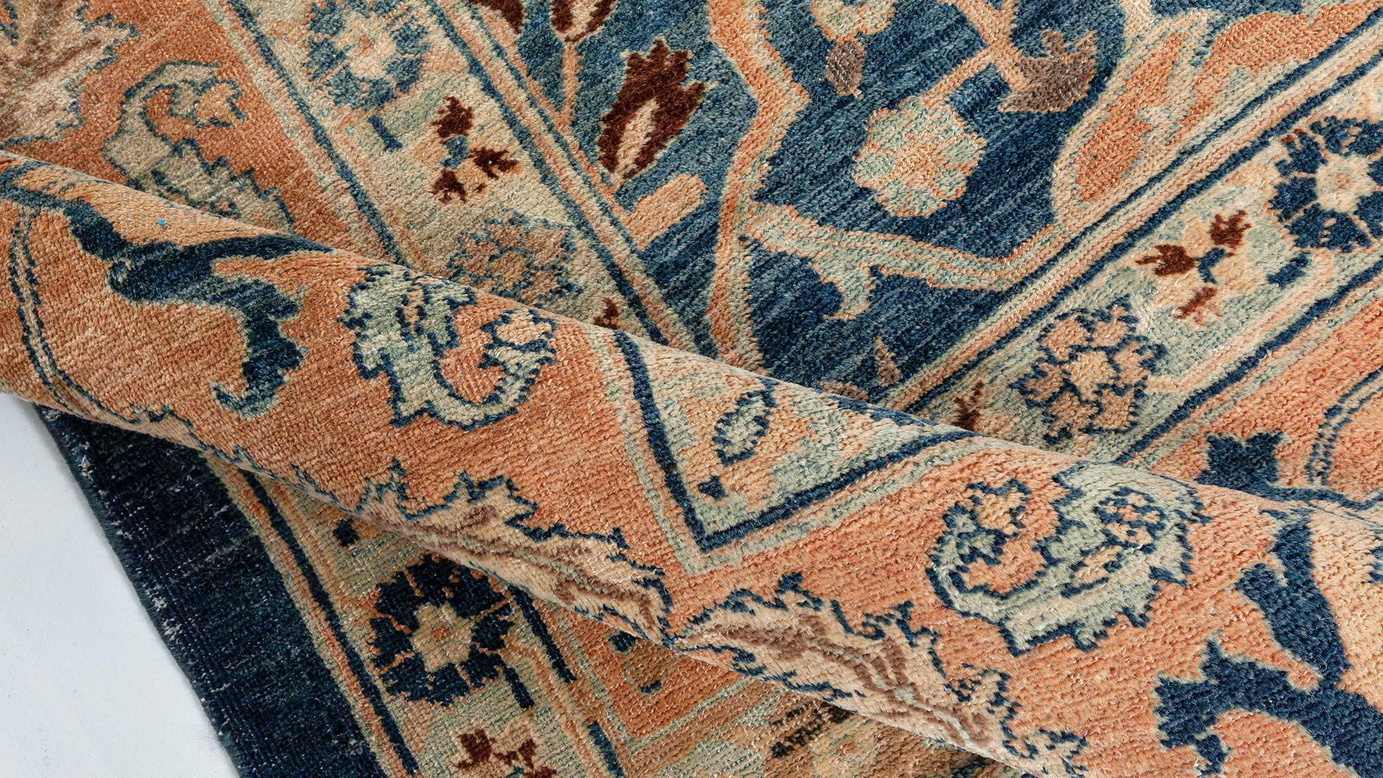 XIXe siècle Tapis persan de Tabriz du 19ème siècle fait à la main Doris Leslie Blau en vente