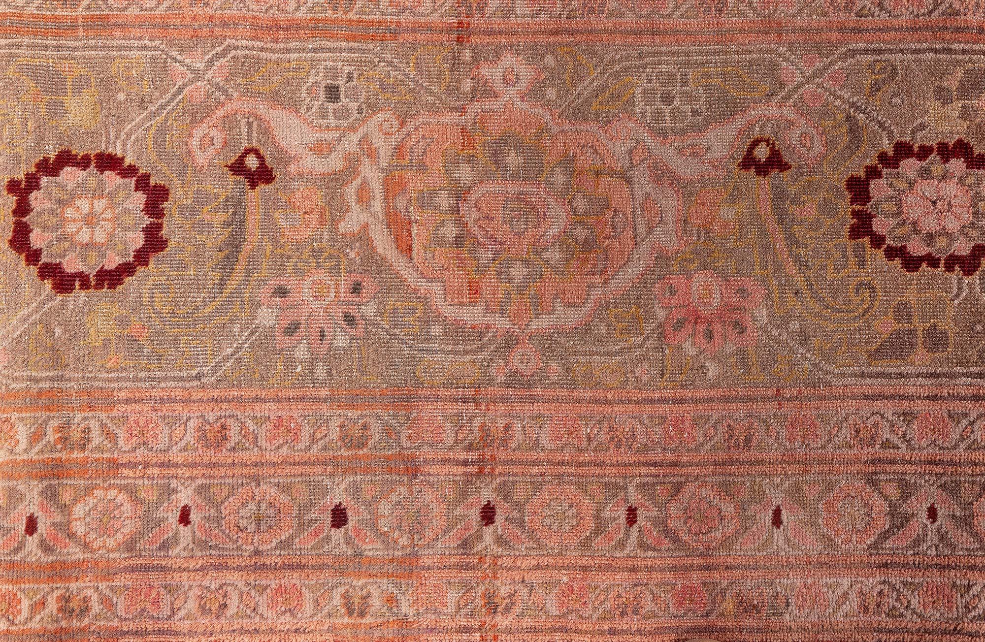 Noué à la main Tapis persan de Tabriz du 19ème siècle fait à la main Doris Leslie Blau en vente