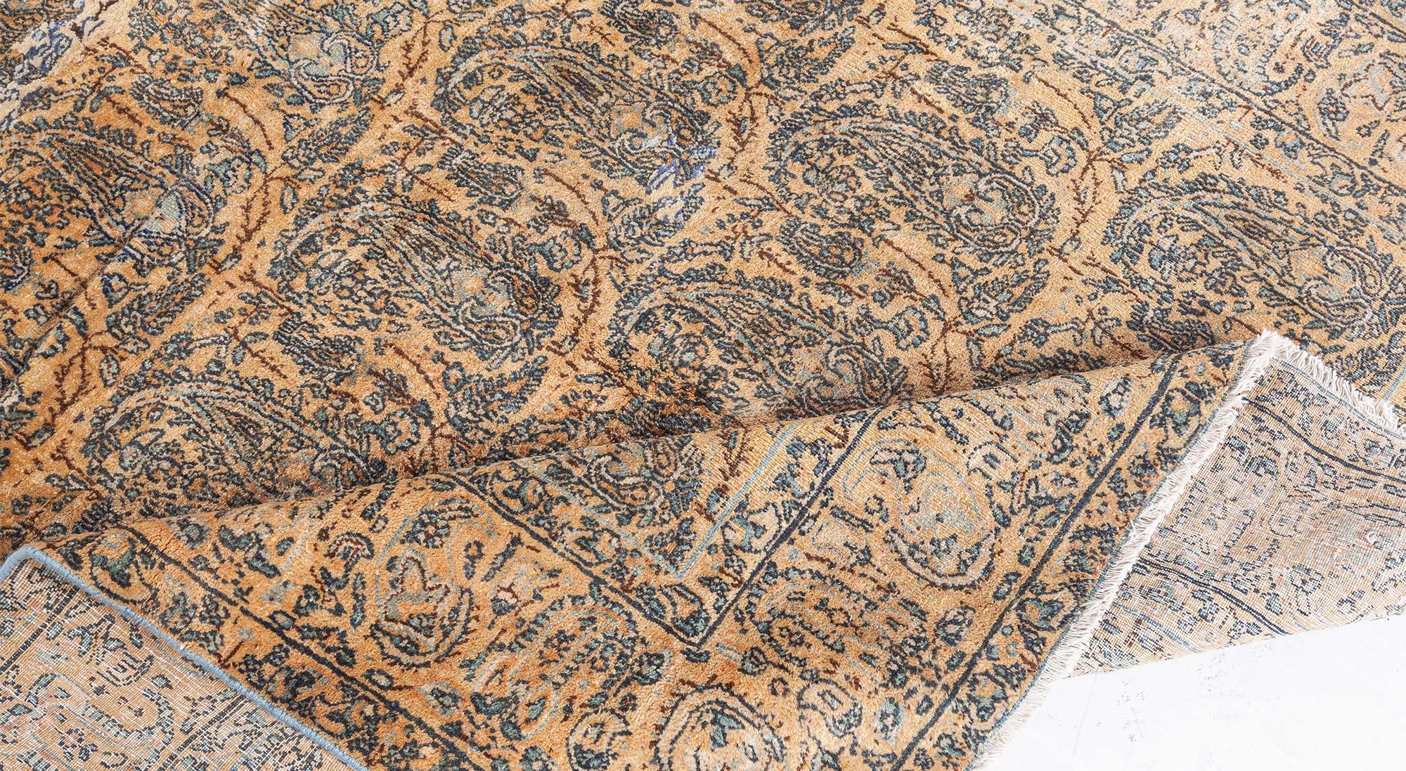Tapis persan de Tabriz du 19ème siècle fait à la main Bon état - En vente à New York, NY