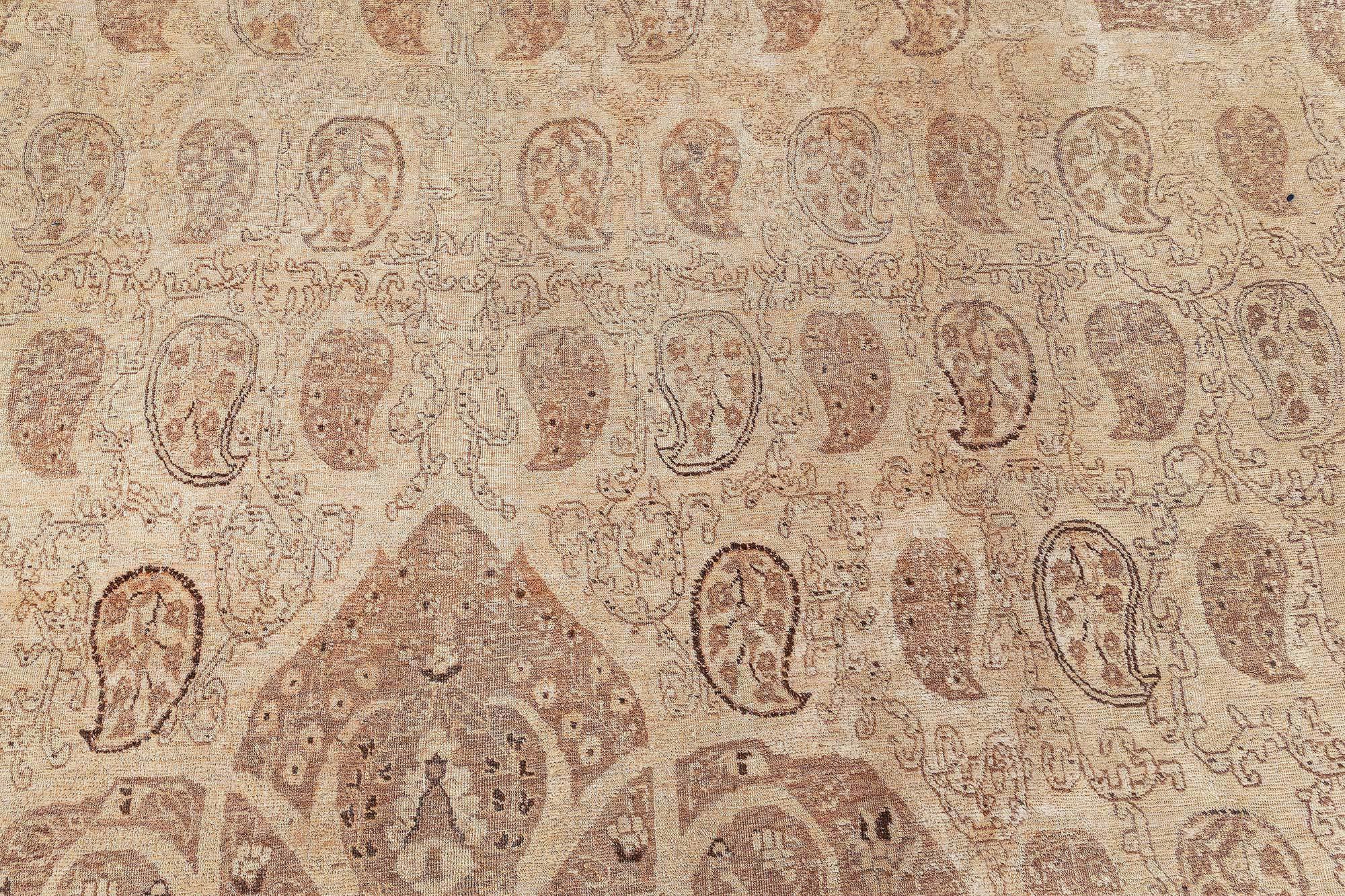 Tapis persan de Tabriz du 19ème siècle fait à la main Bon état - En vente à New York, NY