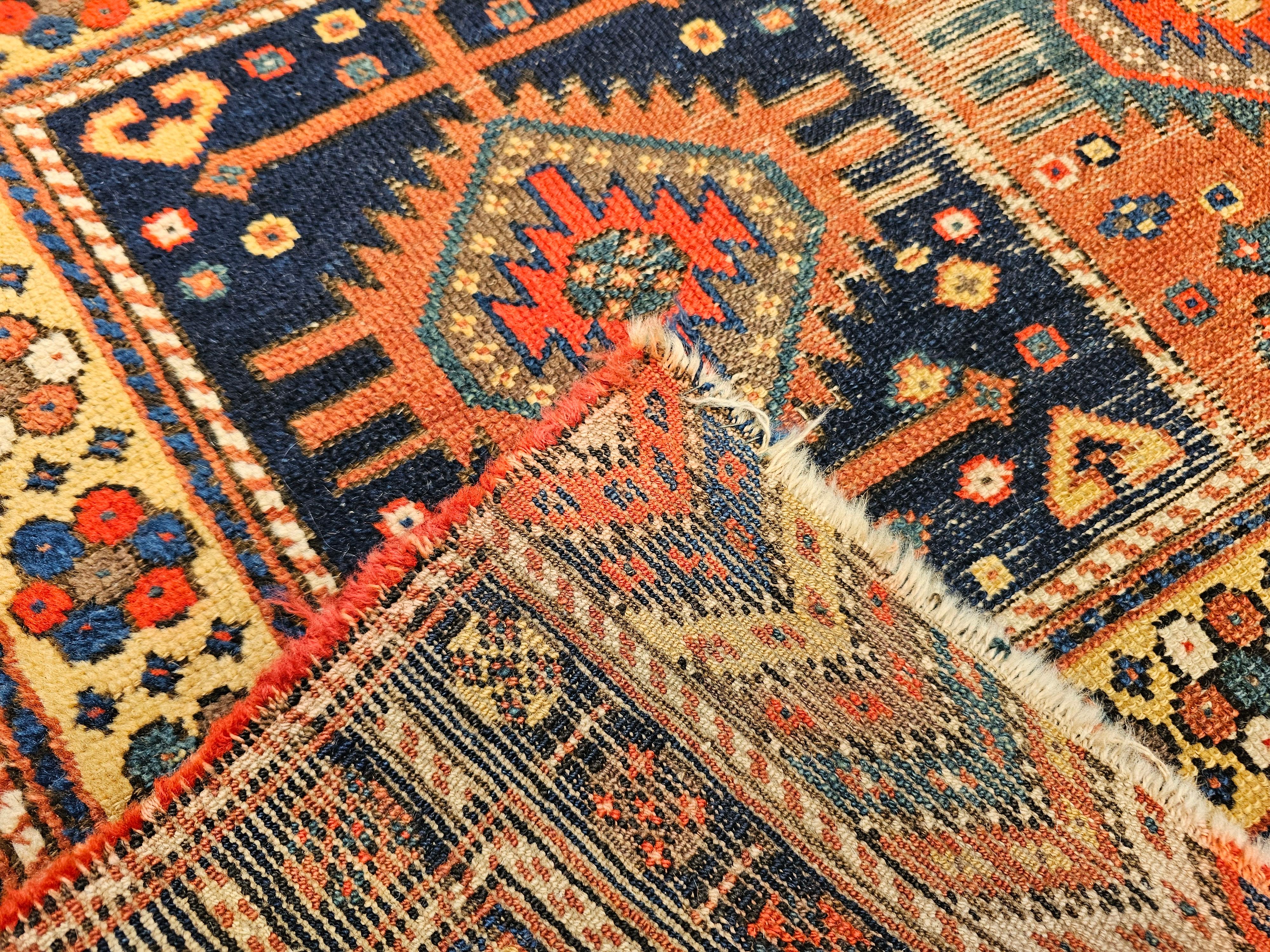 Persische Luri-Taschentasche aus dem 19. Jahrhundert, wiederverwendet als Nomaden-Wandkunst im Angebot 10