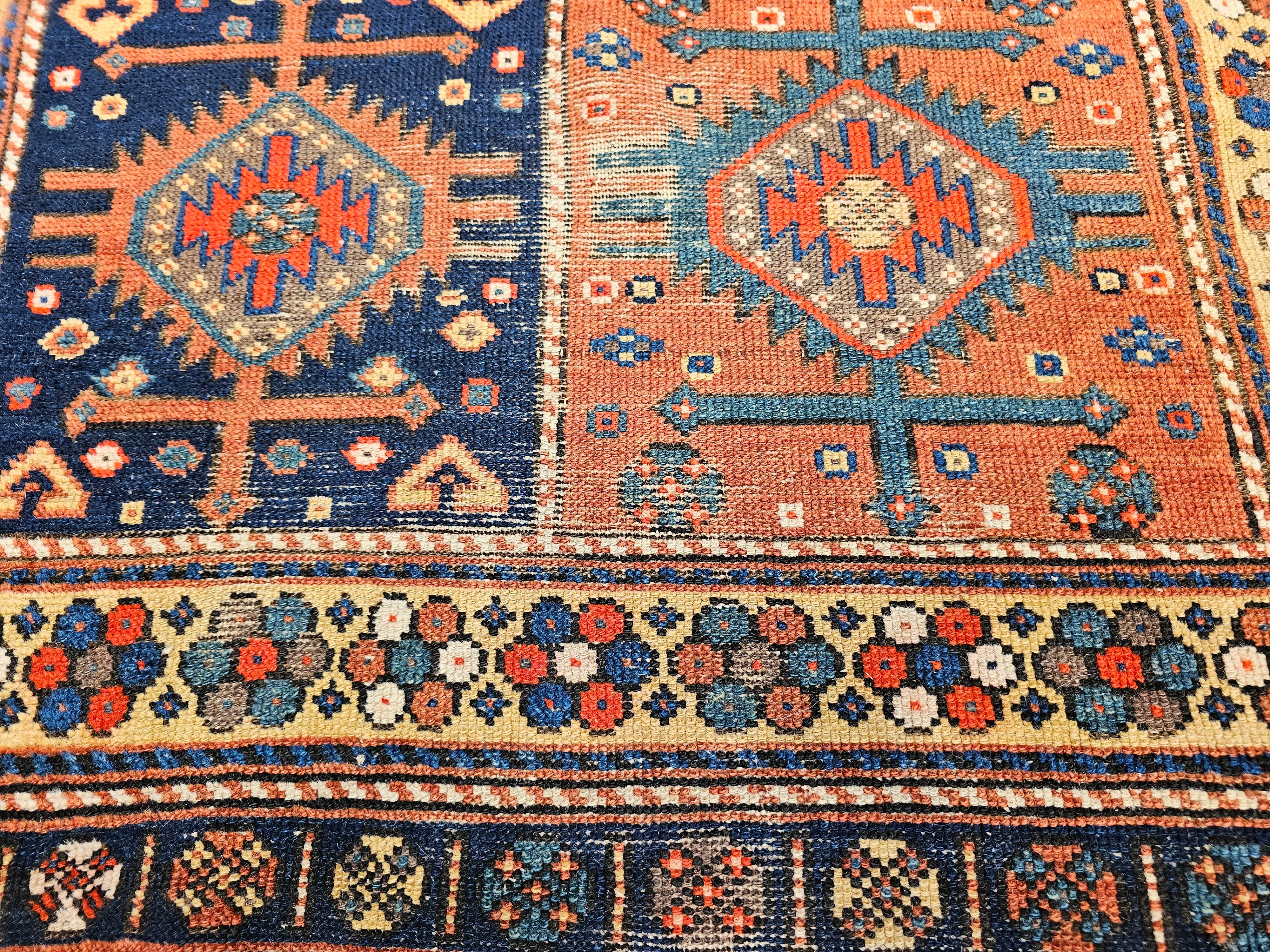 Persische Luri-Taschentasche aus dem 19. Jahrhundert, wiederverwendet als Nomaden-Wandkunst im Angebot 3