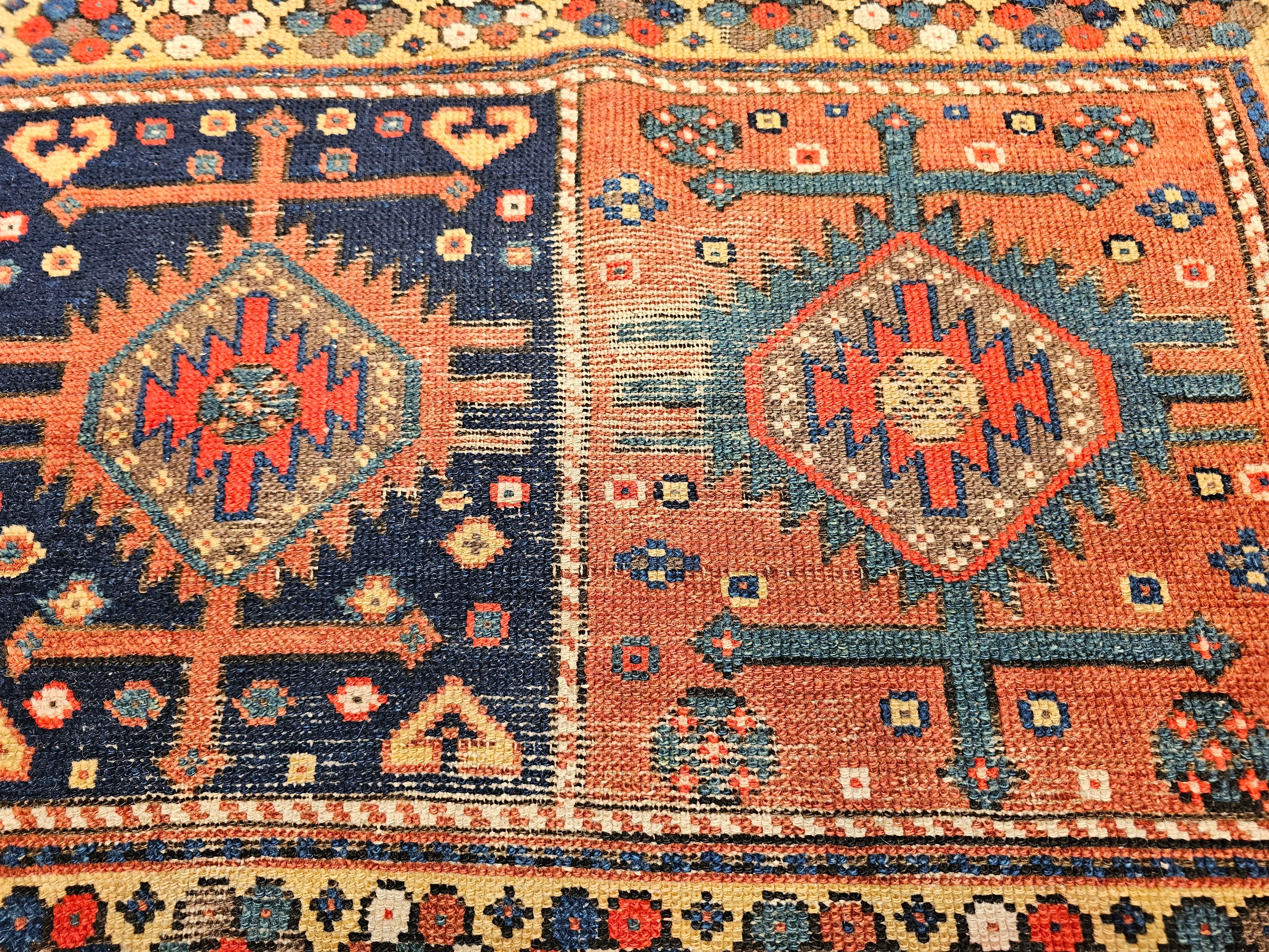 Persische Luri-Taschentasche aus dem 19. Jahrhundert, wiederverwendet als Nomaden-Wandkunst im Angebot 4