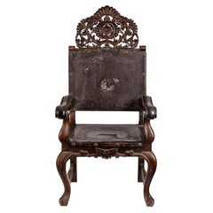 Fauteuil péruvien du 19ème siècle en châtaignier sculpté à la main