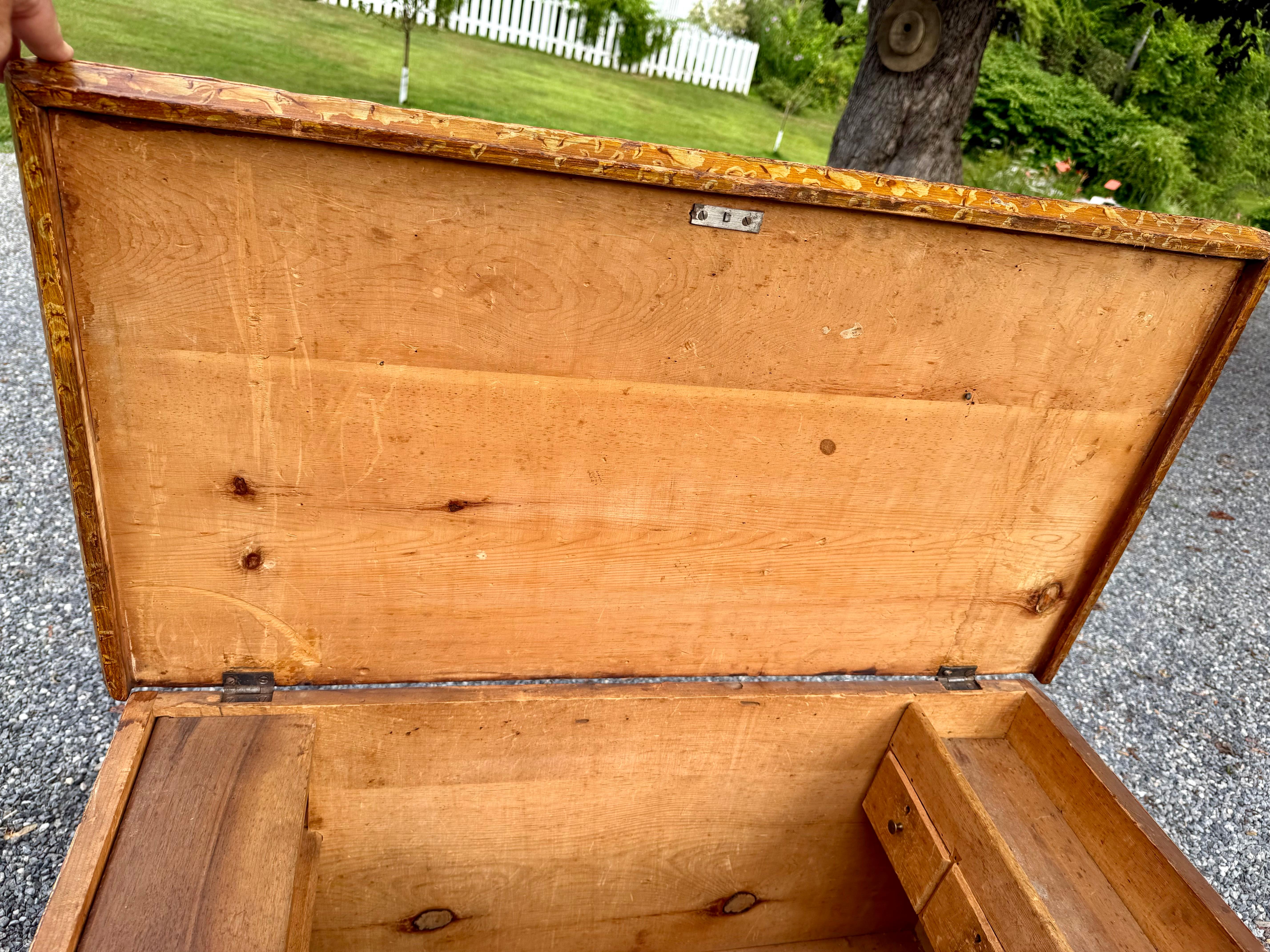 19th Century Petite American New England Paint Decorated Blanket Chest For Sale 1