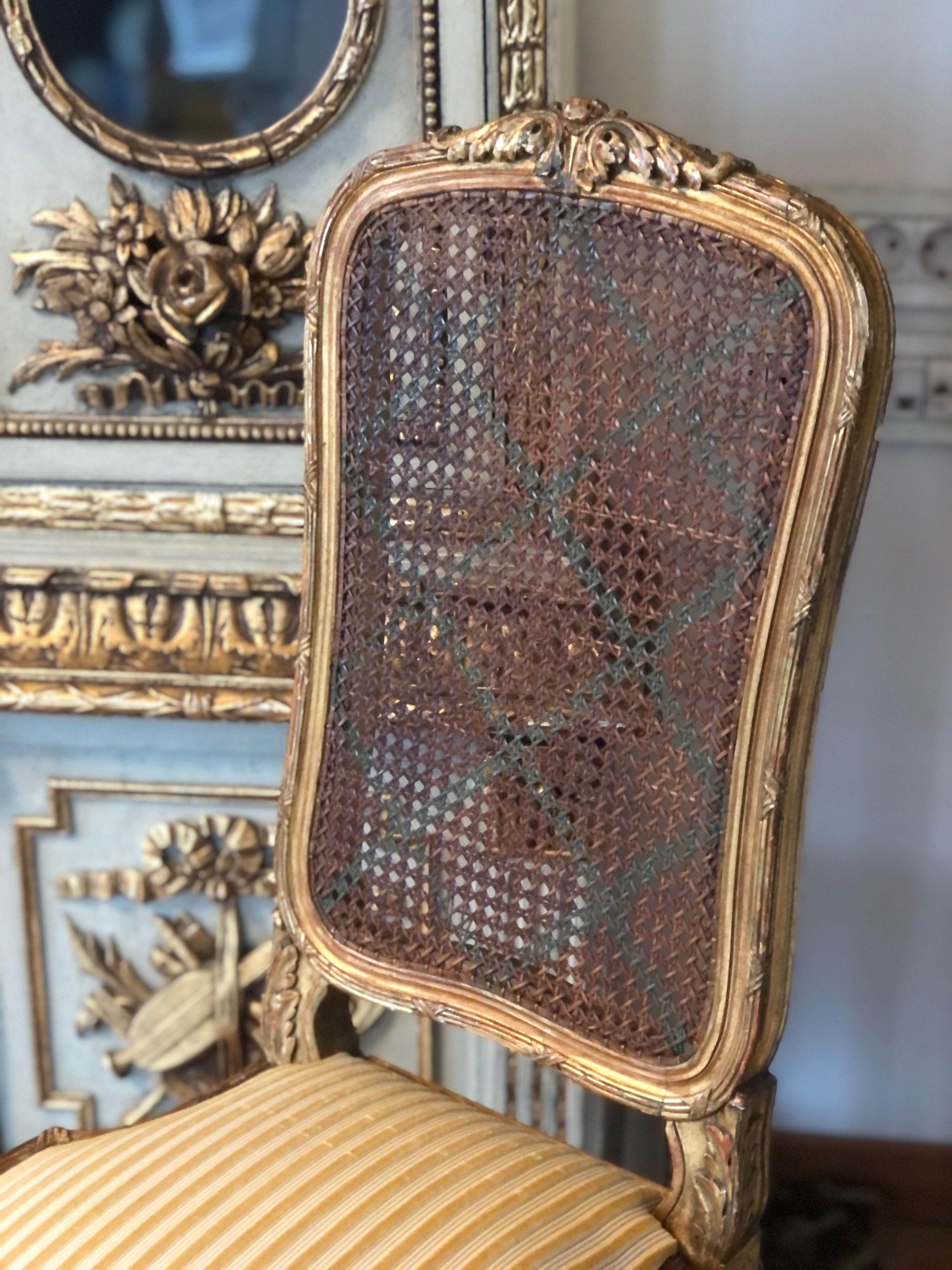 Petite chaise d'appoint de salle de bal française du 19ème siècle, de style Louis XVI Bon état - En vente à Sofia, BG
