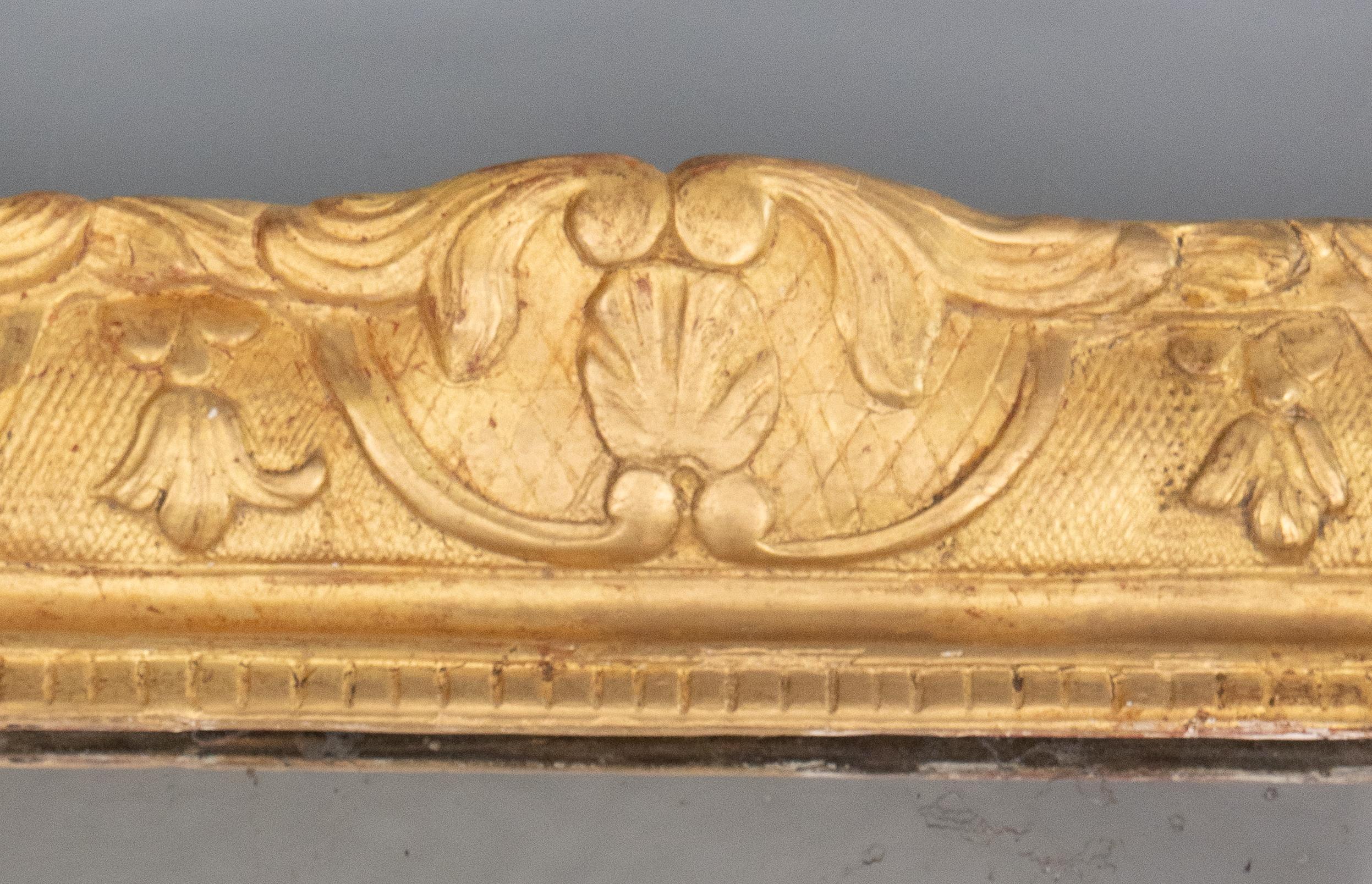 Sculpté à la main Miroir en bois doré de style Louis XV du 19ème siècle en vente