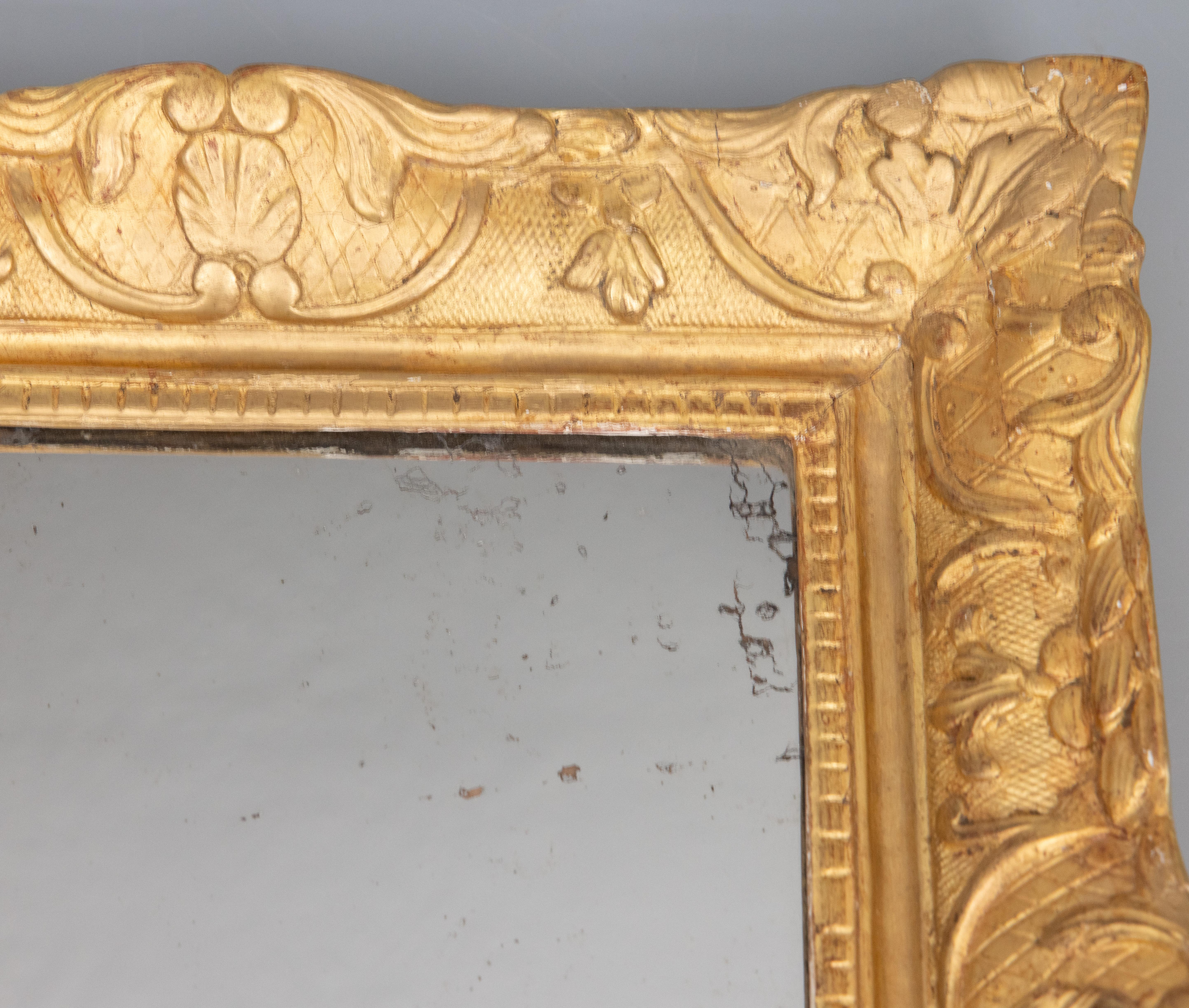 Miroir en bois doré de style Louis XV du 19ème siècle Bon état - En vente à Pearland, TX