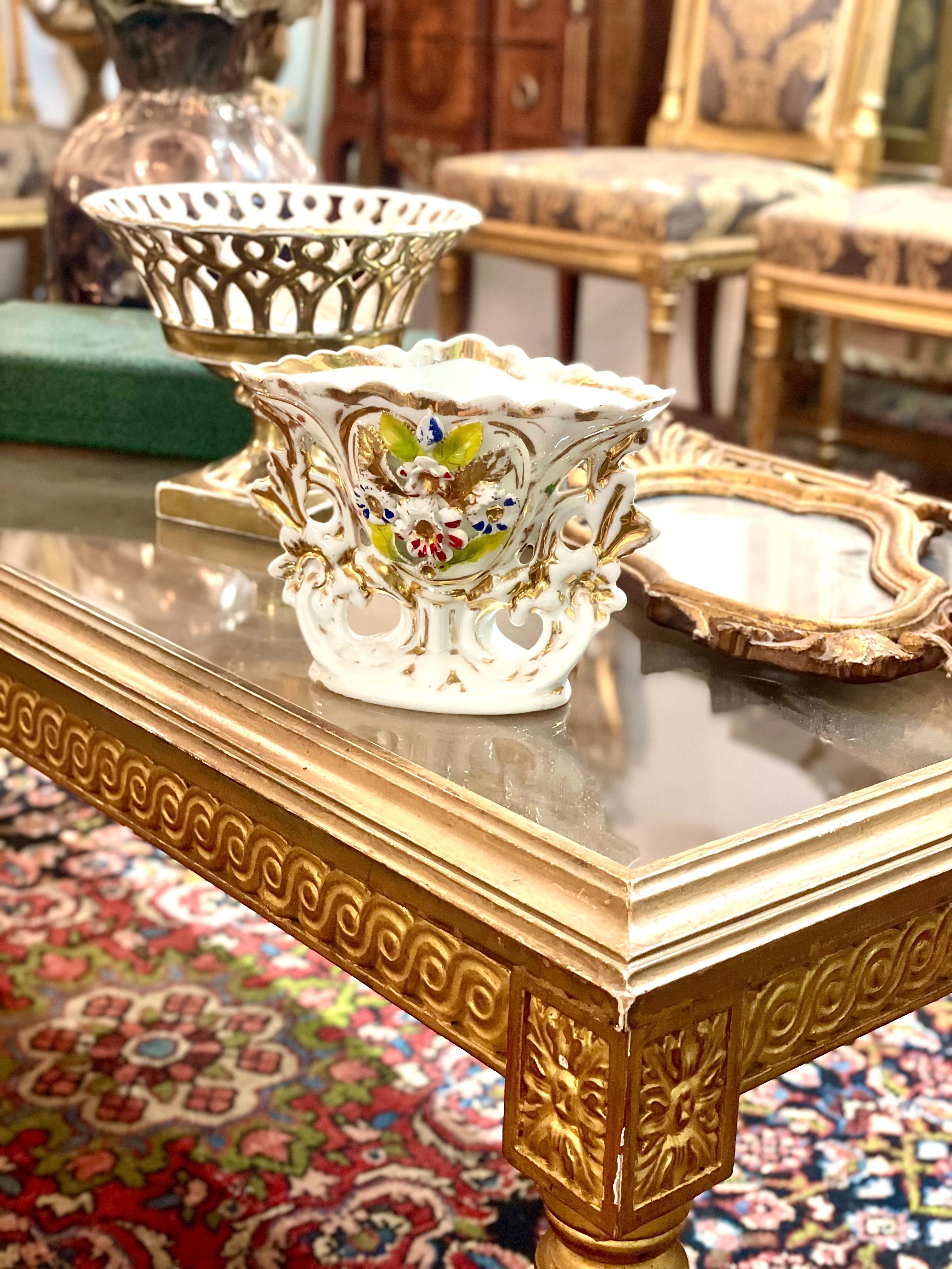 Vaso in porcellana Petite del XIX secolo in vendita 4