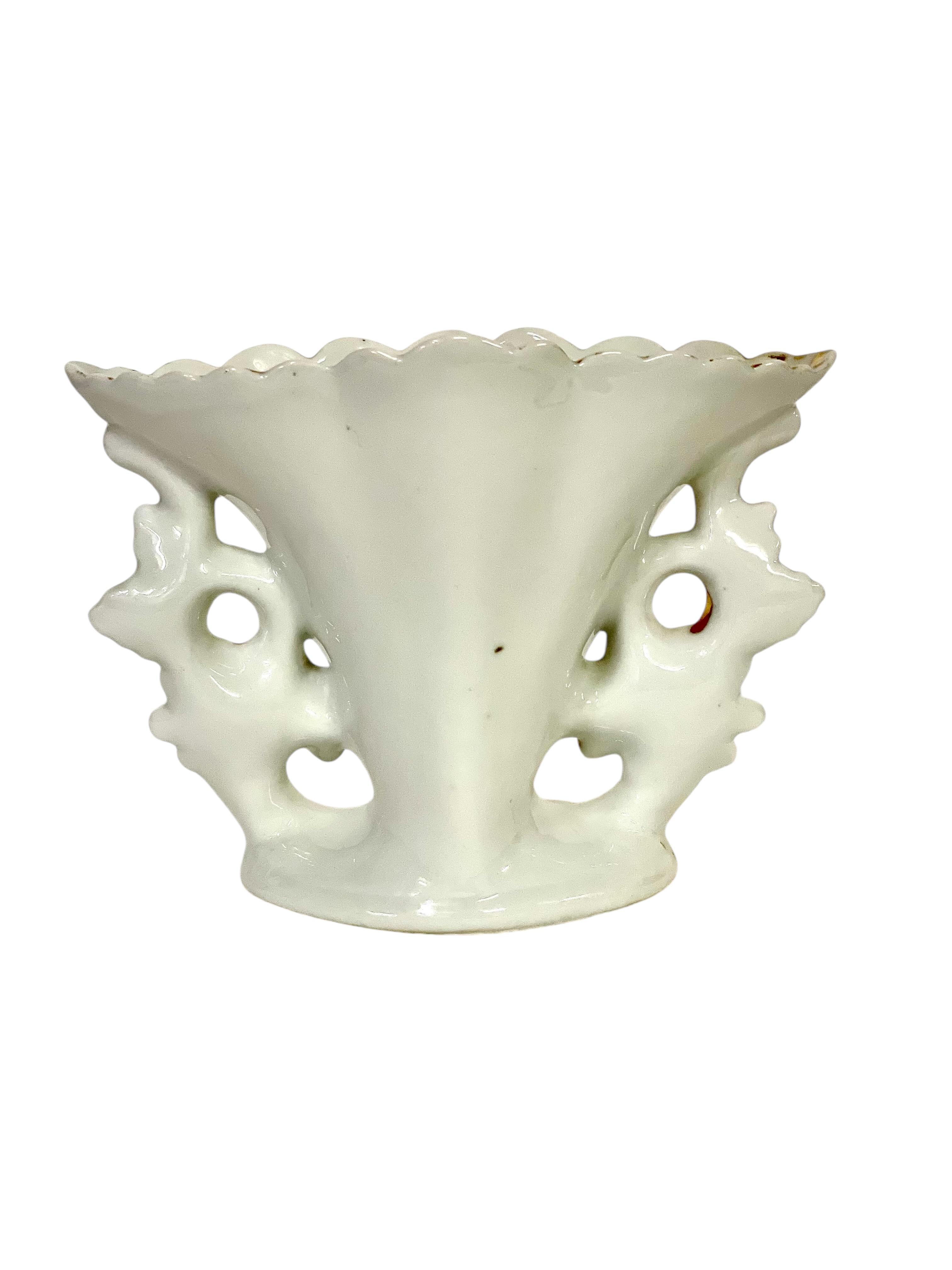 Vaso in porcellana Petite del XIX secolo In condizioni buone in vendita a LA CIOTAT, FR