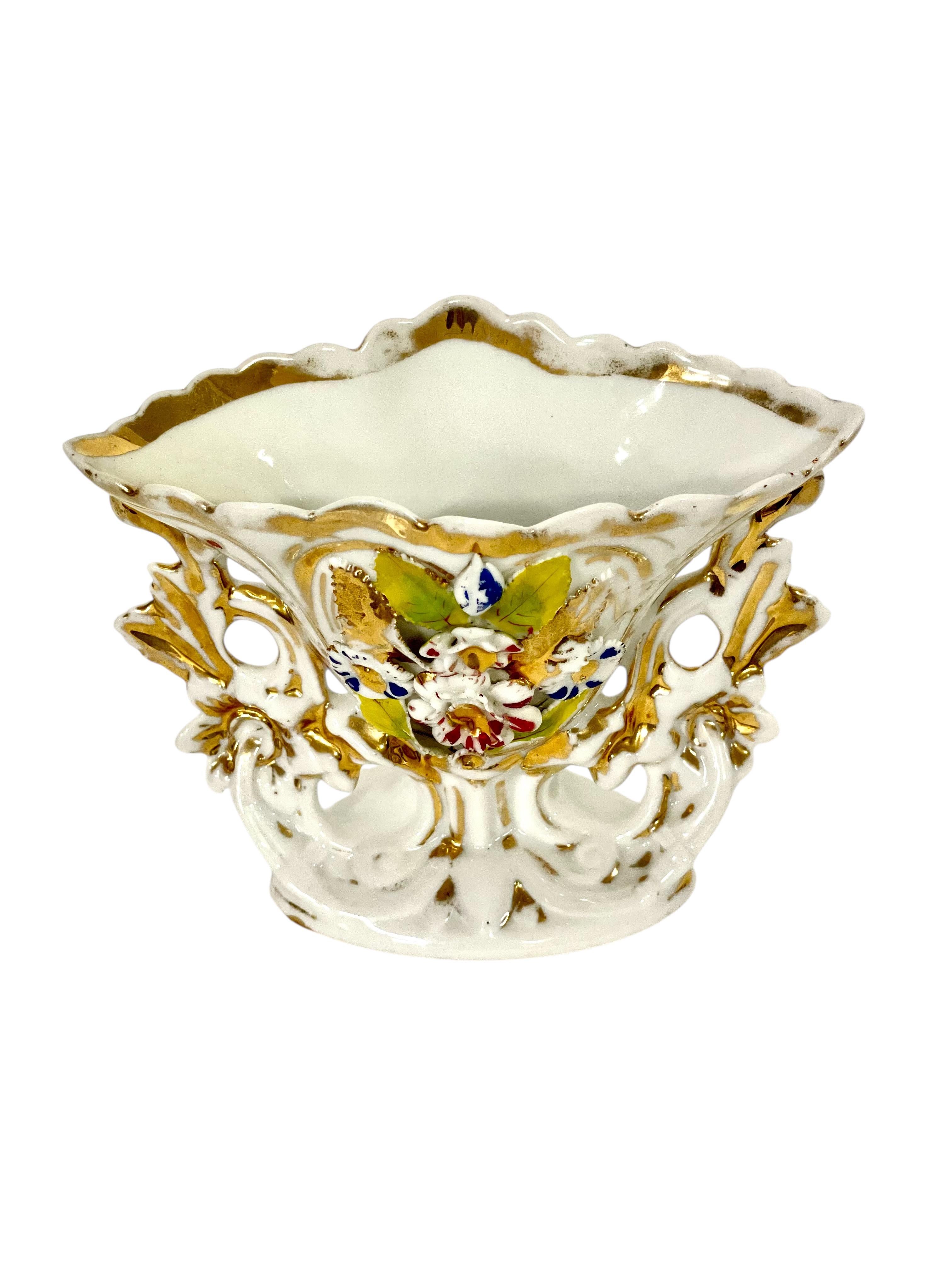 Vaso in porcellana Petite del XIX secolo in vendita 1
