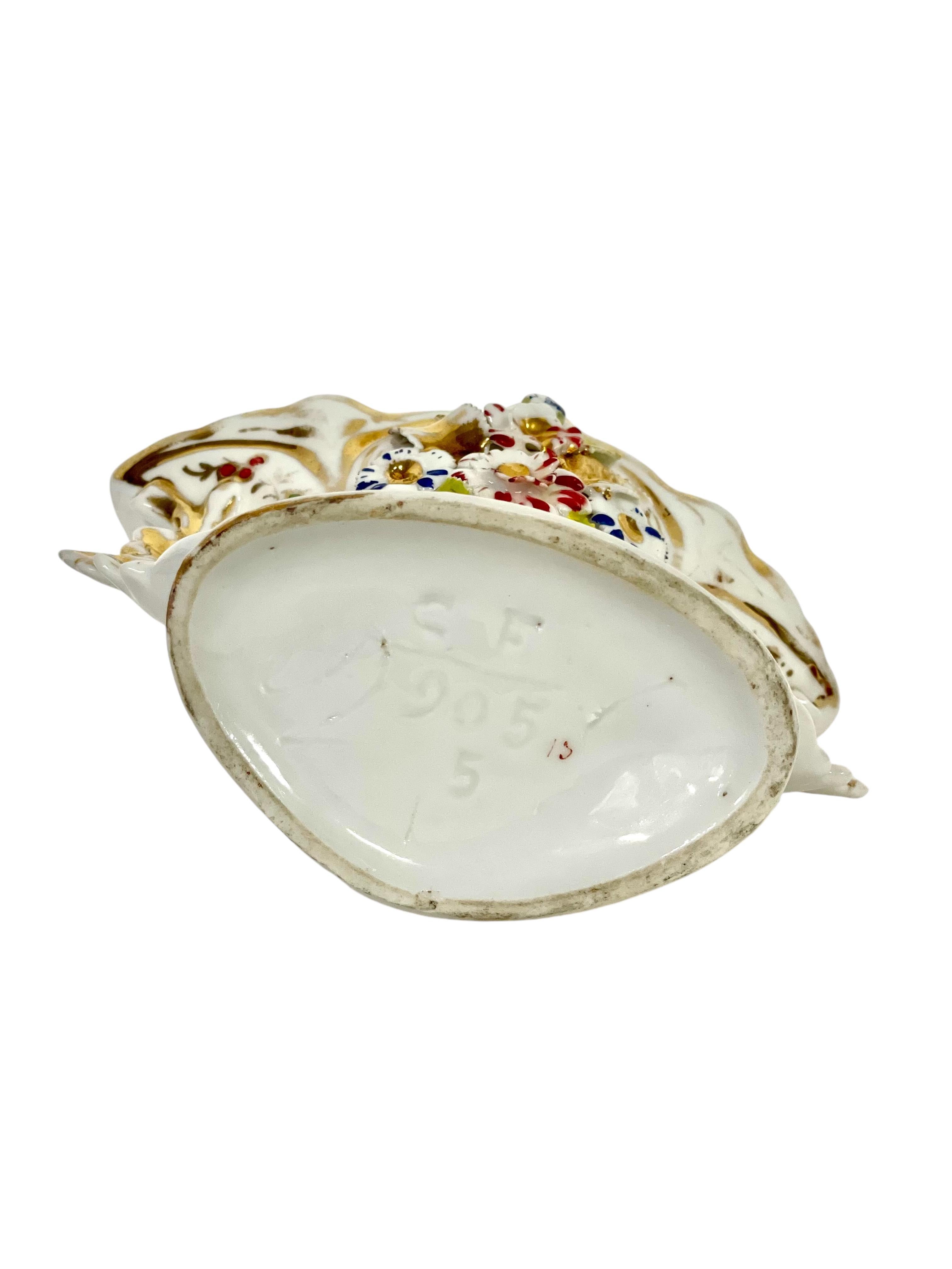Vaso in porcellana Petite del XIX secolo in vendita 2