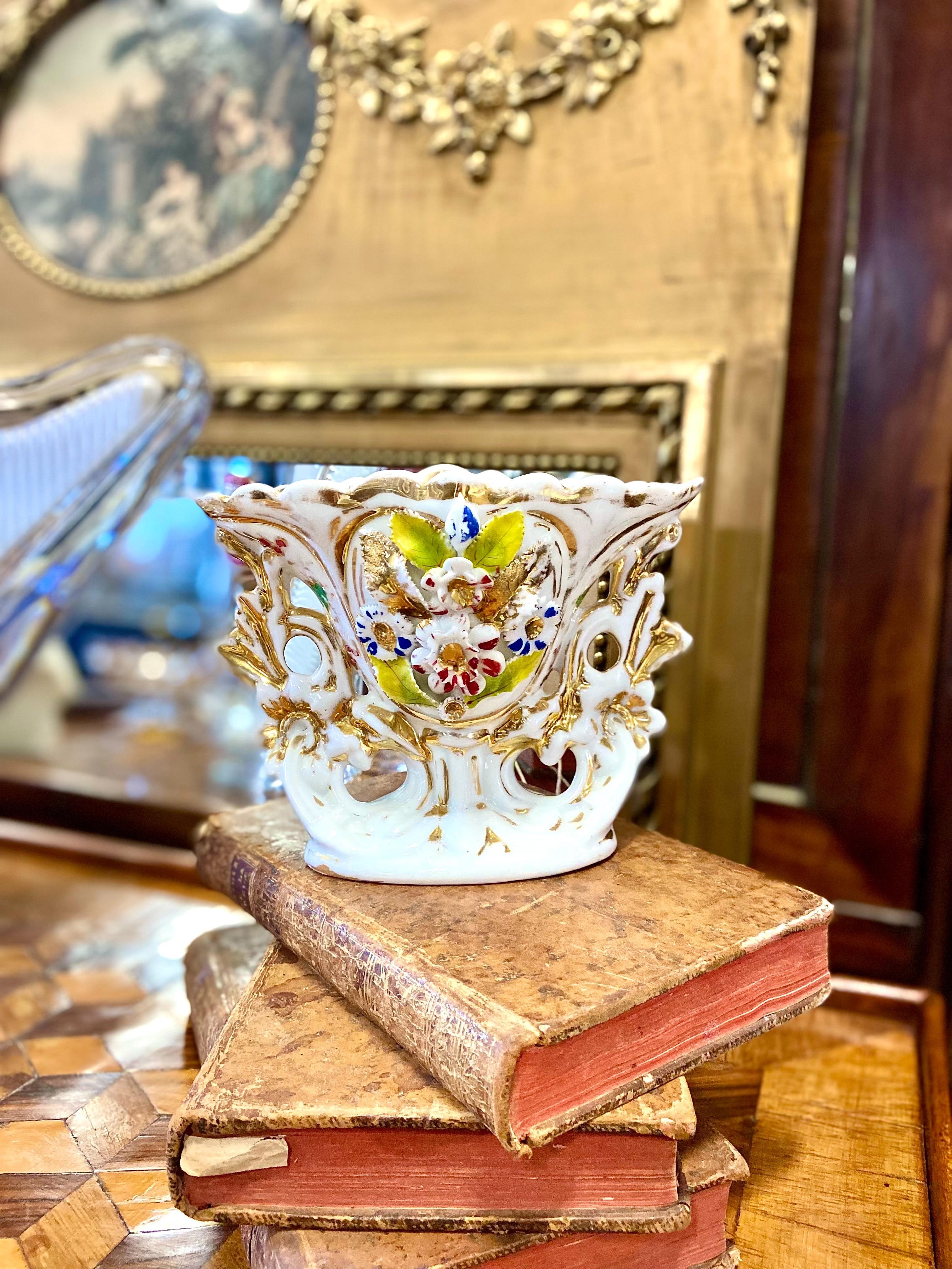 Vaso in porcellana Petite del XIX secolo in vendita 3