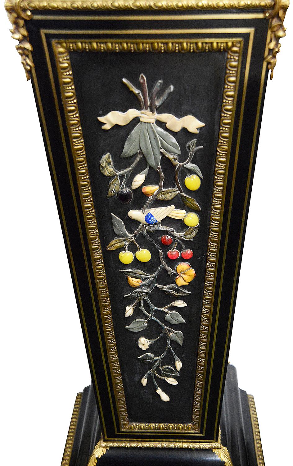 Pietra Dura-Sockel aus dem 19. Jahrhundert (Französisch) im Angebot