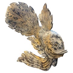 Italienische Holzskulptur eines tropischen Fisches aus versteinertem Holz, 19. Jahrhundert