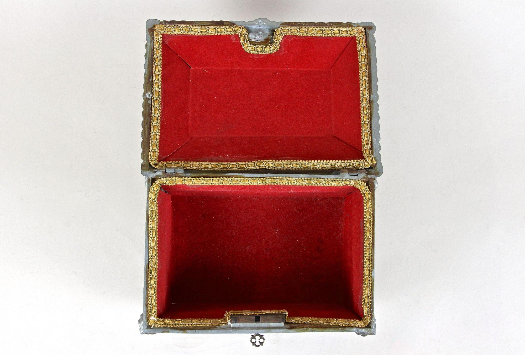 19th Century, Pewter Jewelry Box with Lockable Lid, Austria, circa 1880 7