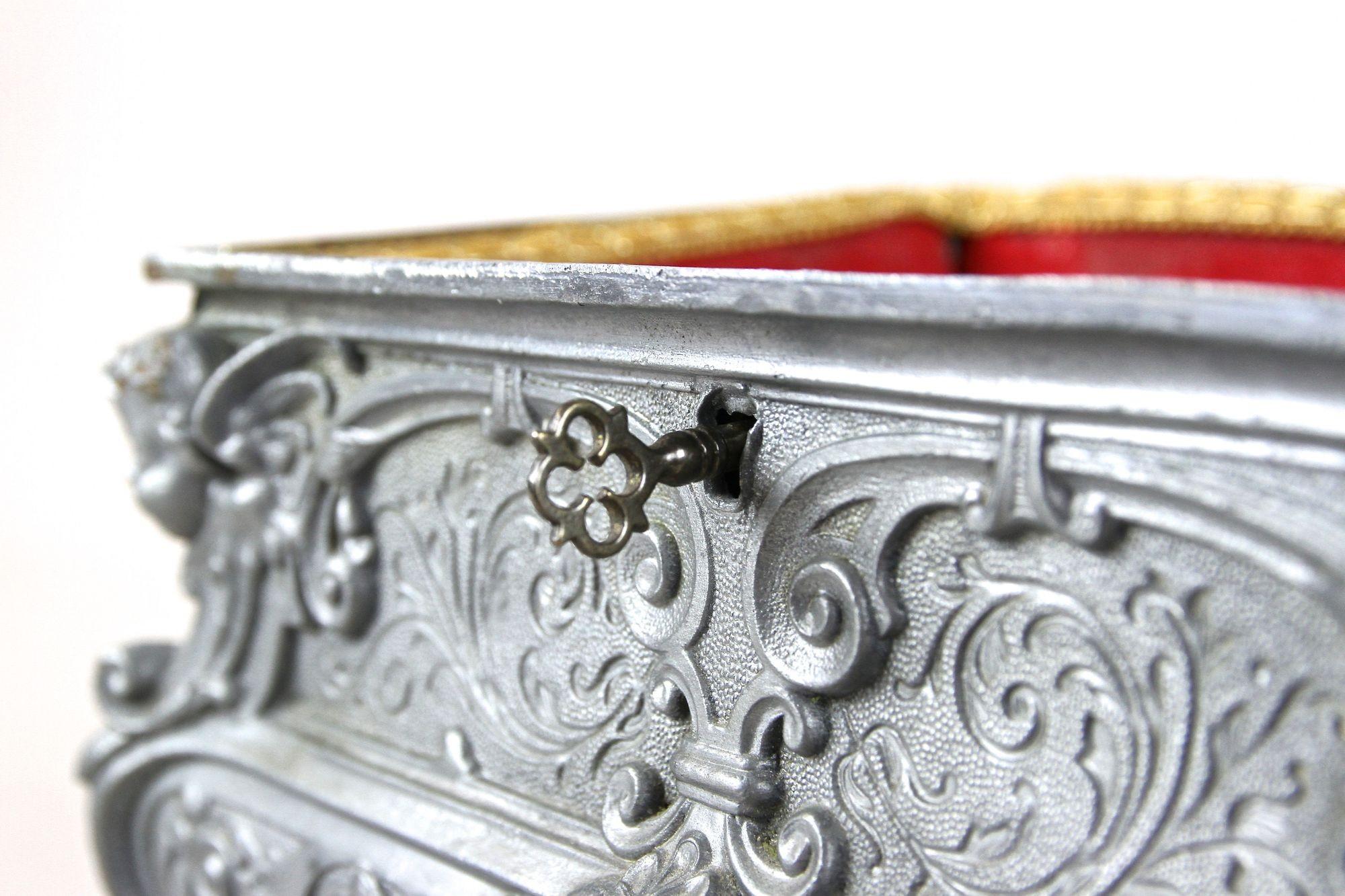 19th Century, Pewter Jewelry Box with Lockable Lid, Austria, circa 1880 8